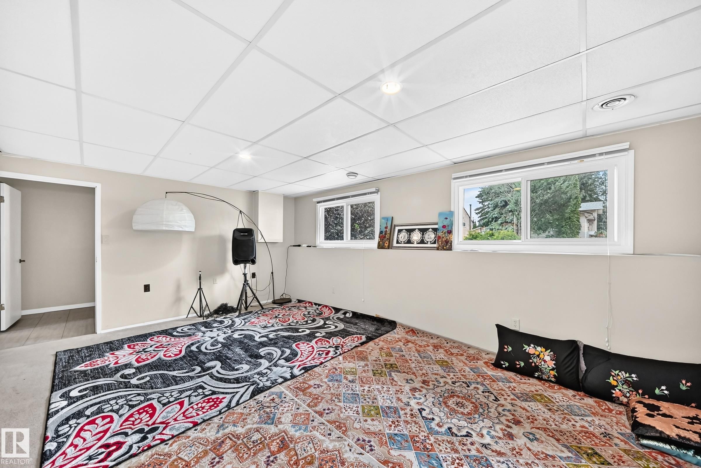 31 Hughes Road Nw, Edmonton, AB - Indoor