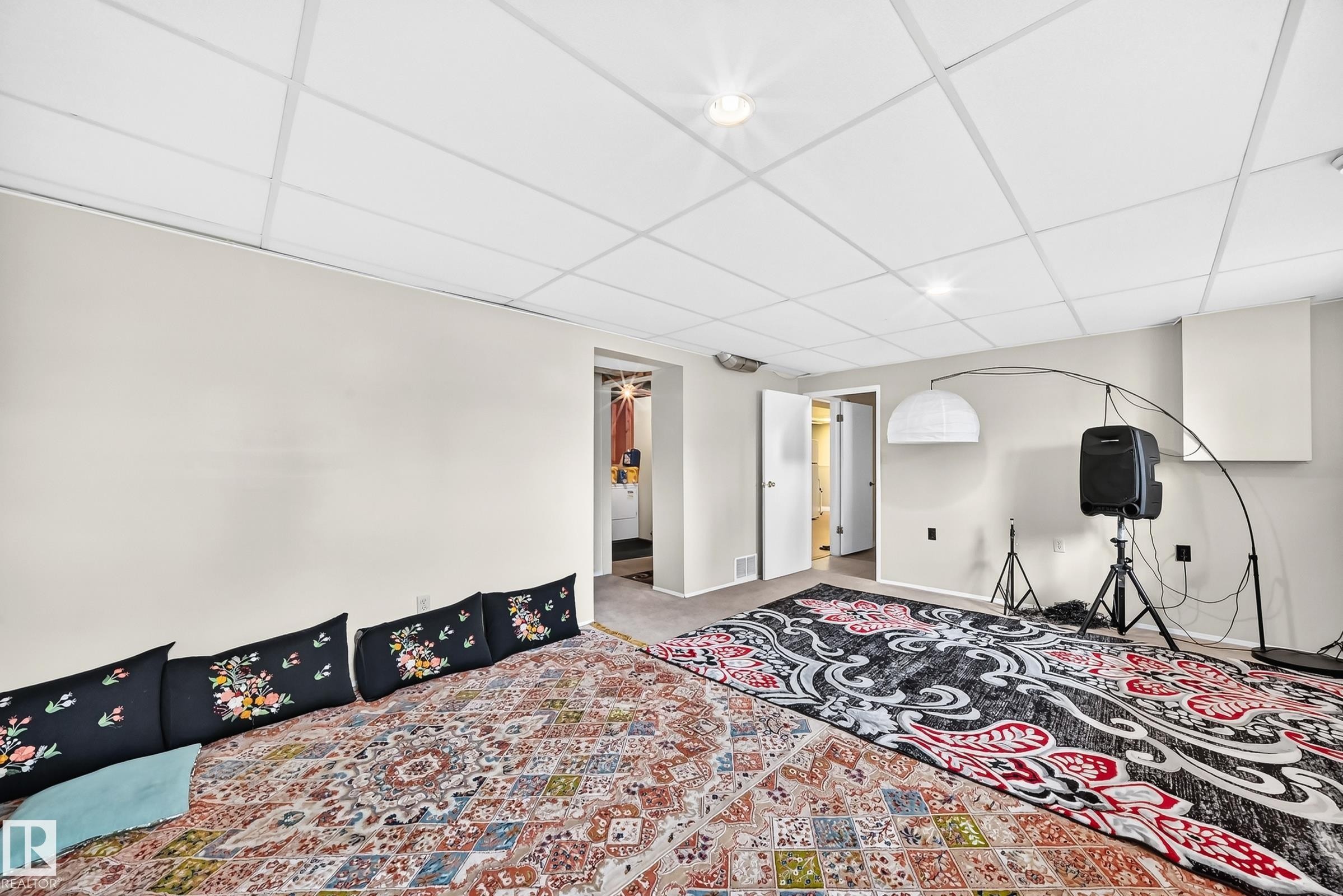 31 Hughes Road Nw, Edmonton, AB - Indoor