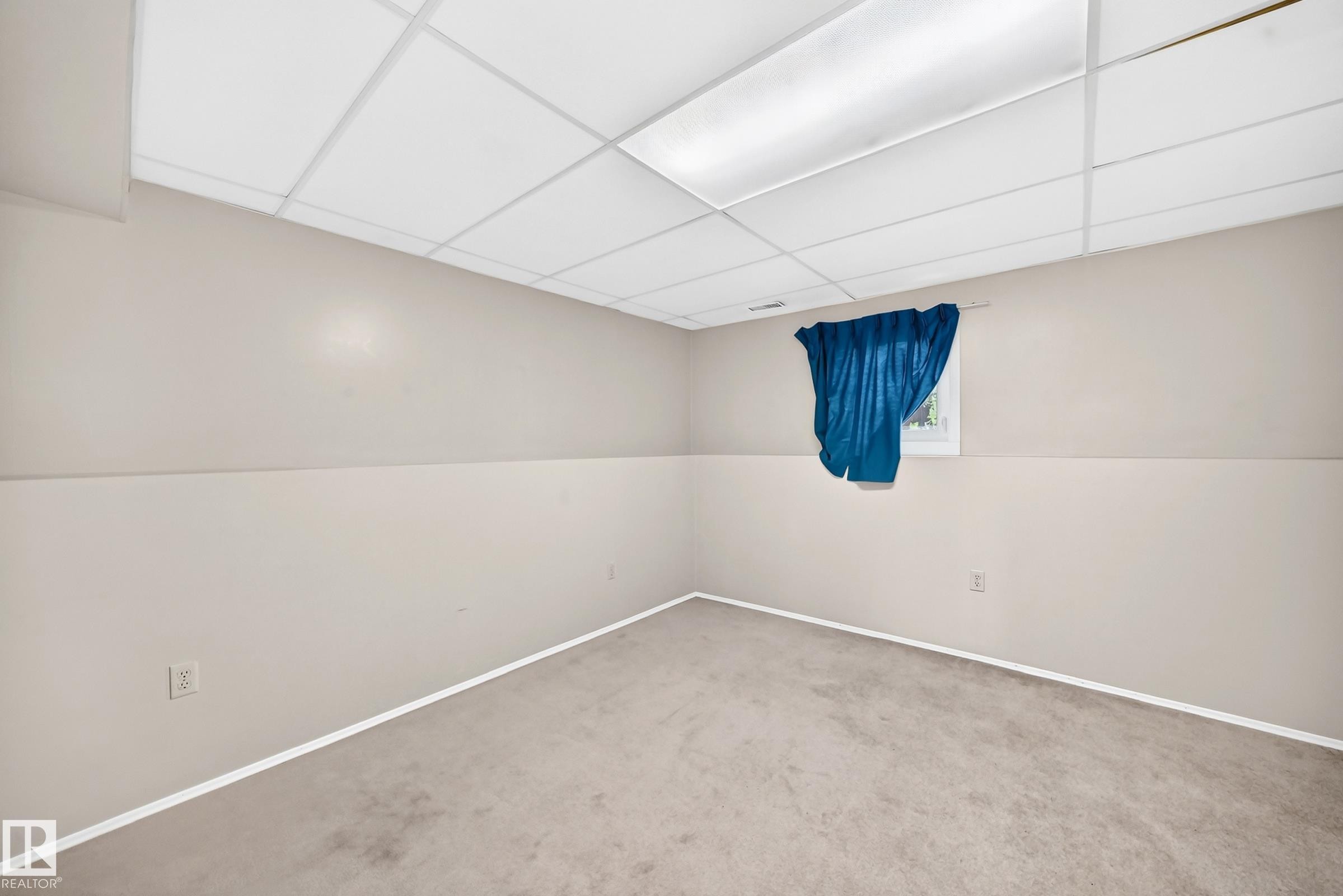31 Hughes Road Nw, Edmonton, AB - Indoor Photo Showing Other Room