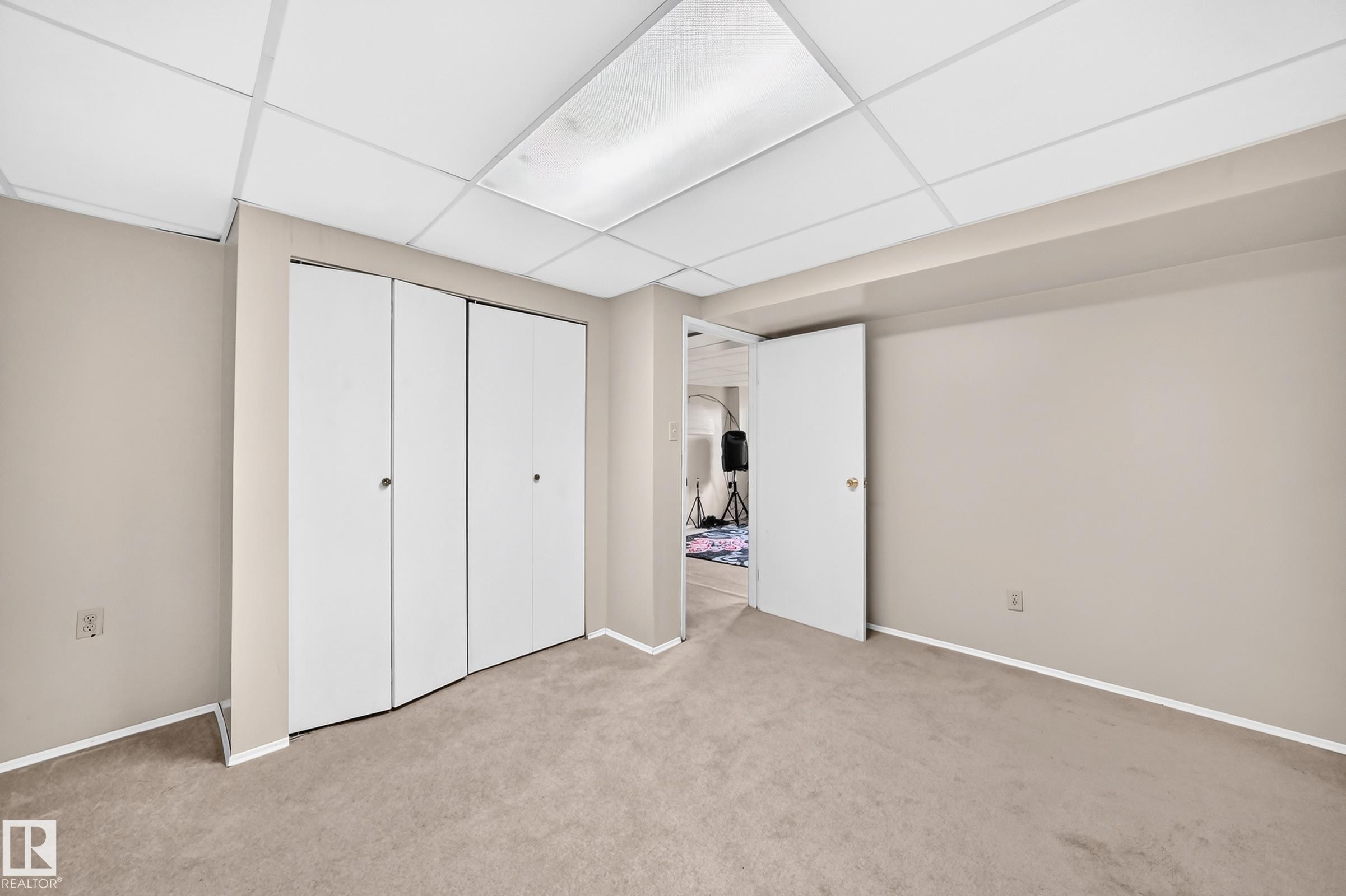 31 Hughes Road Nw, Edmonton, AB - Indoor Photo Showing Other Room