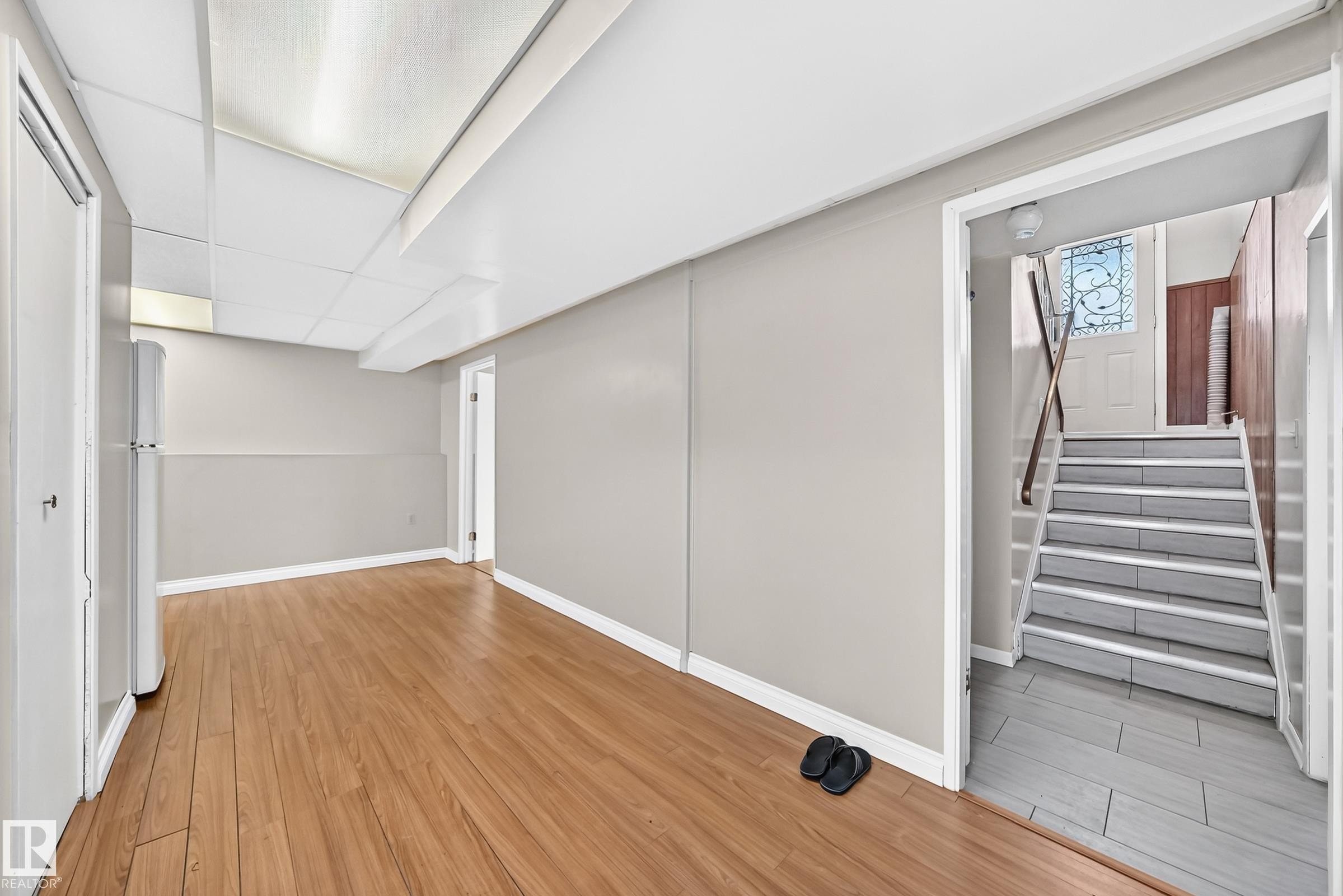 31 Hughes Road Nw, Edmonton, AB - Indoor Photo Showing Other Room
