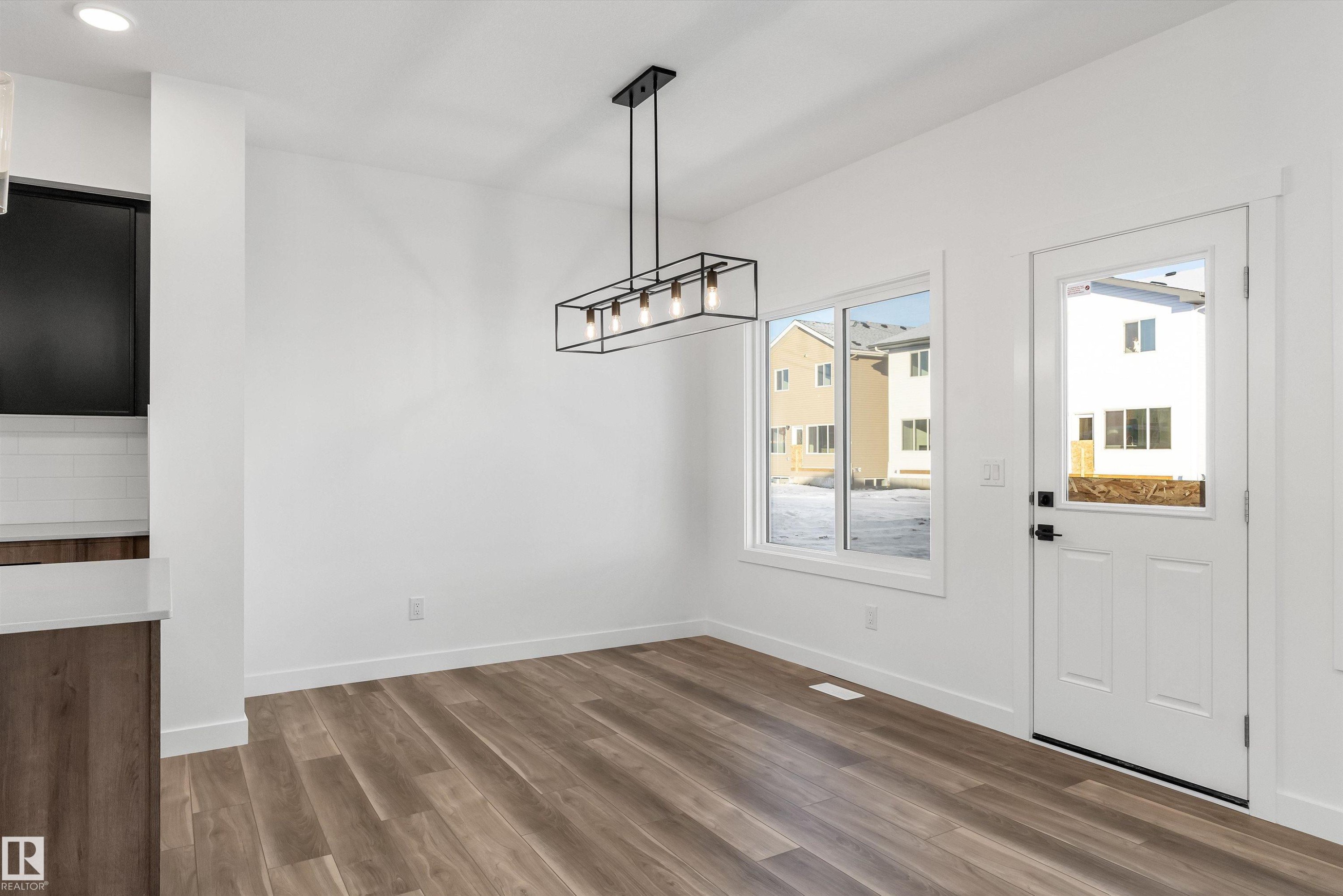 920 18 Avenue Nw, Edmonton, AB - Indoor Photo Showing Other Room
