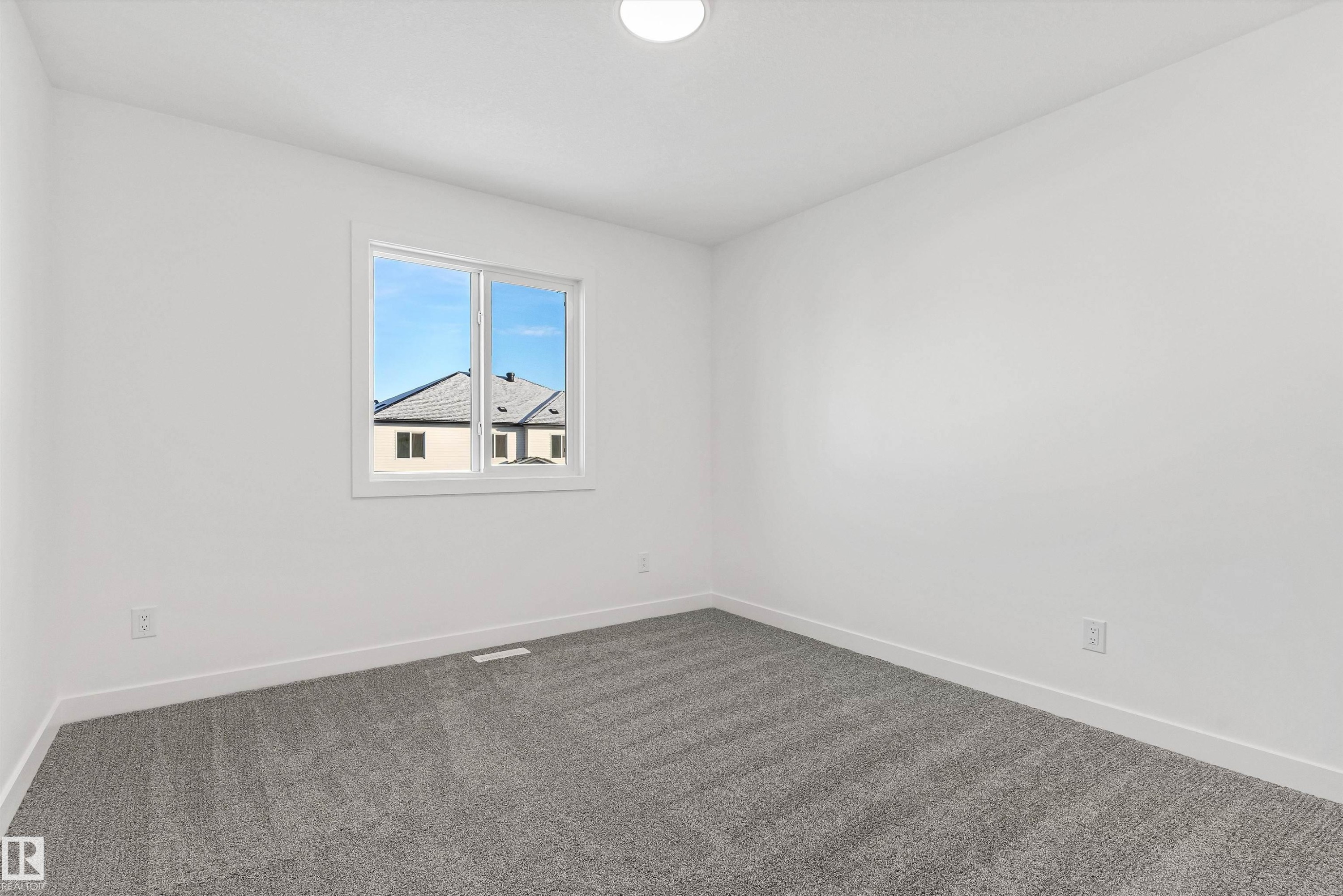 920 18 Avenue Nw, Edmonton, AB - Indoor Photo Showing Other Room