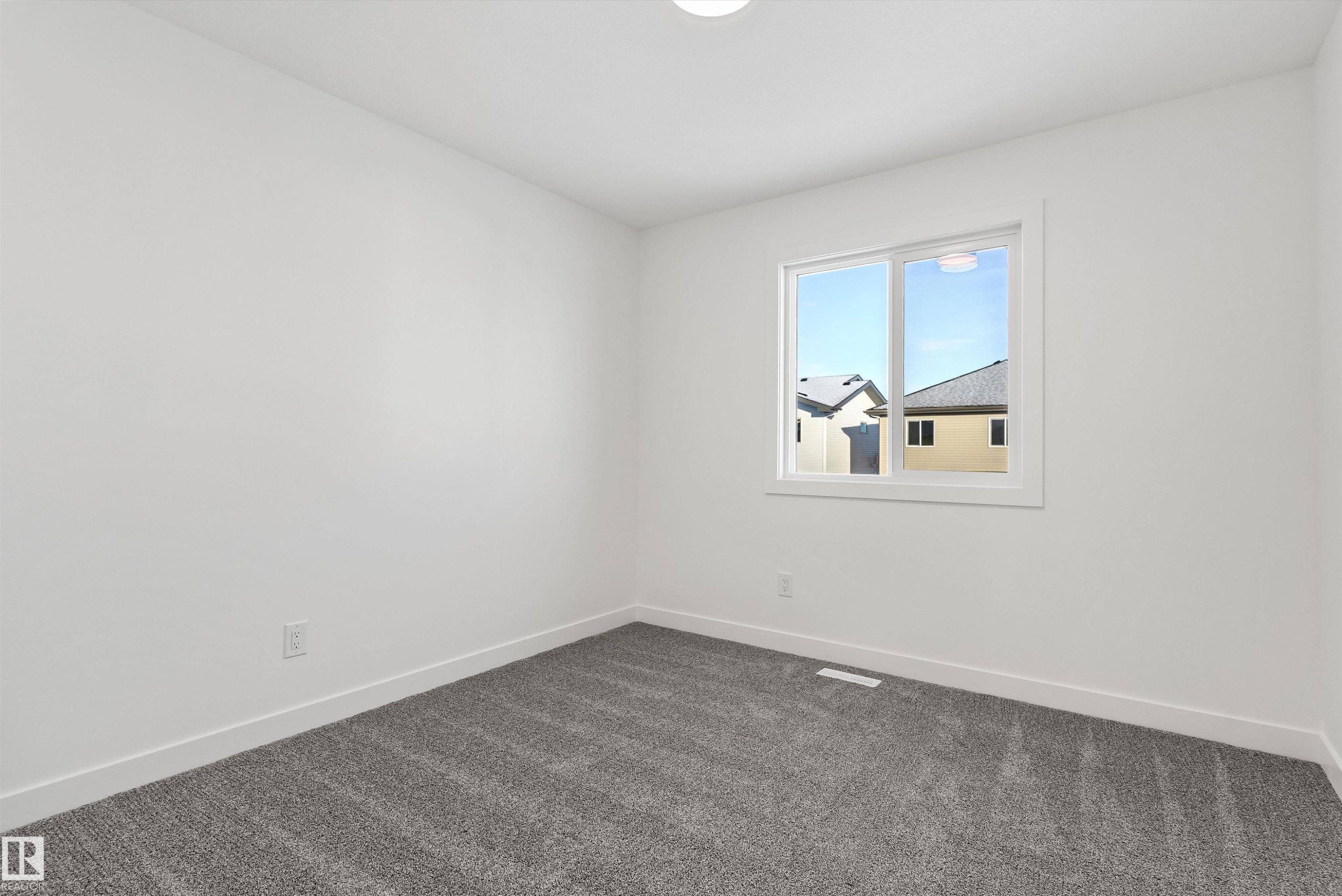 920 18 Avenue Nw, Edmonton, AB - Indoor Photo Showing Other Room