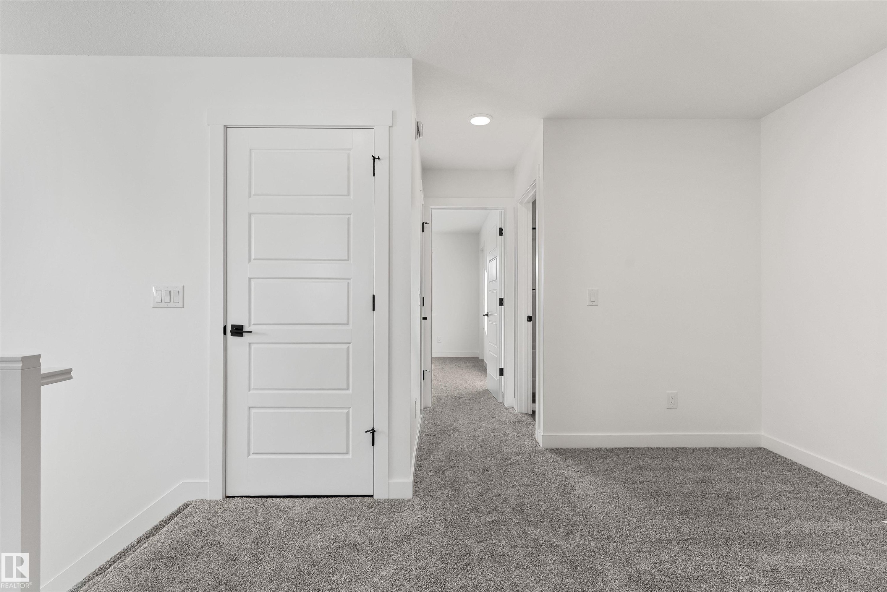 920 18 Avenue Nw, Edmonton, AB - Indoor Photo Showing Other Room