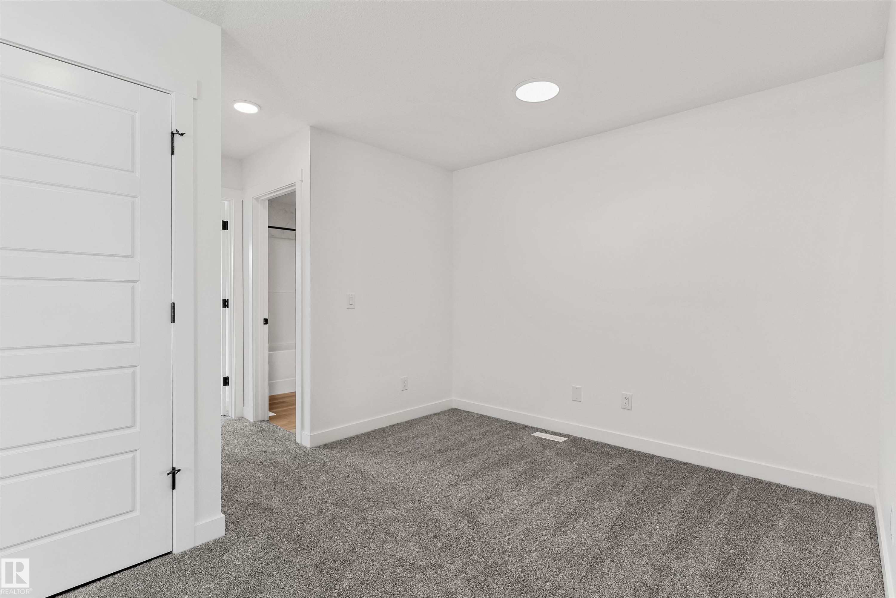 920 18 Avenue Nw, Edmonton, AB - Indoor Photo Showing Other Room