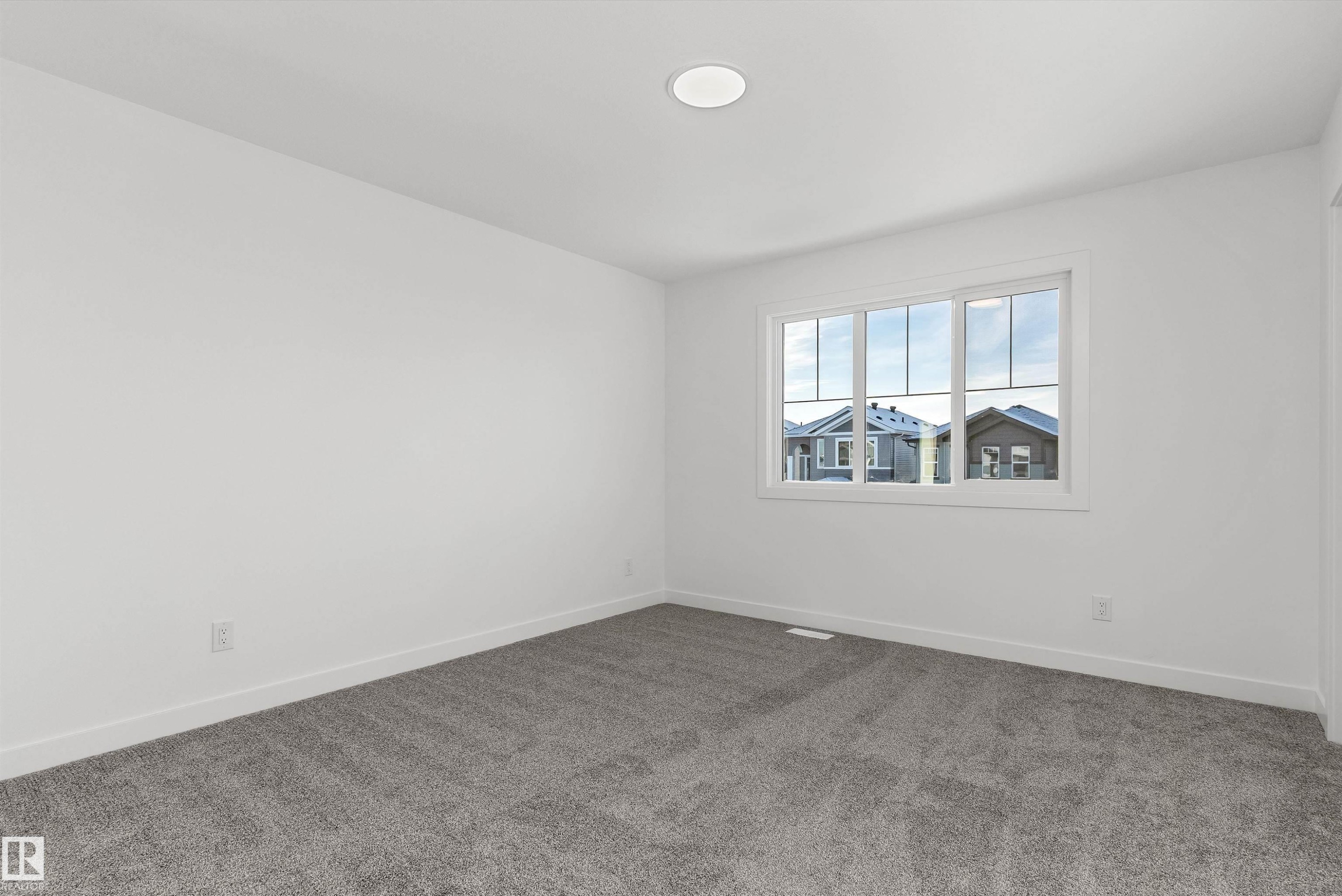 920 18 Avenue Nw, Edmonton, AB - Indoor Photo Showing Other Room
