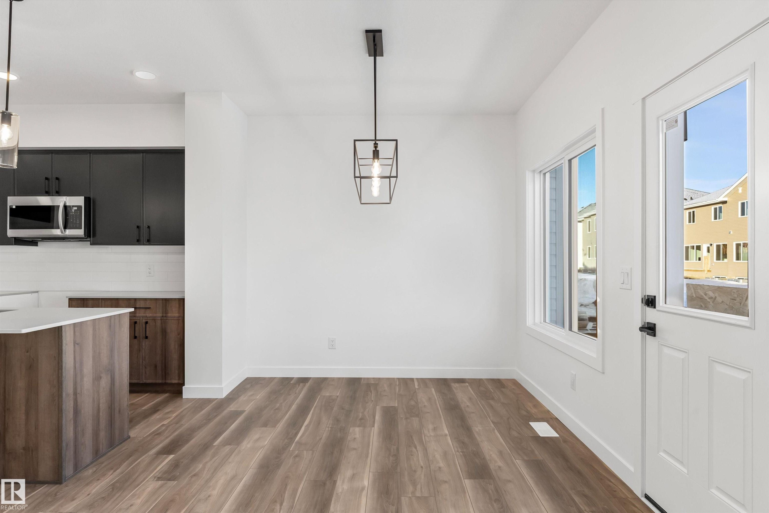 920 18 Avenue Nw, Edmonton, AB - Indoor