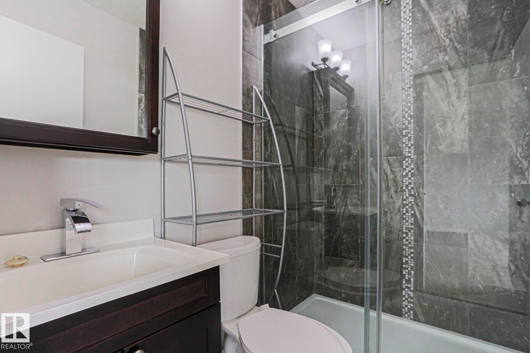4 Landsdowne Drive, Spruce Grove, AB - Indoor Photo Showing Bathroom