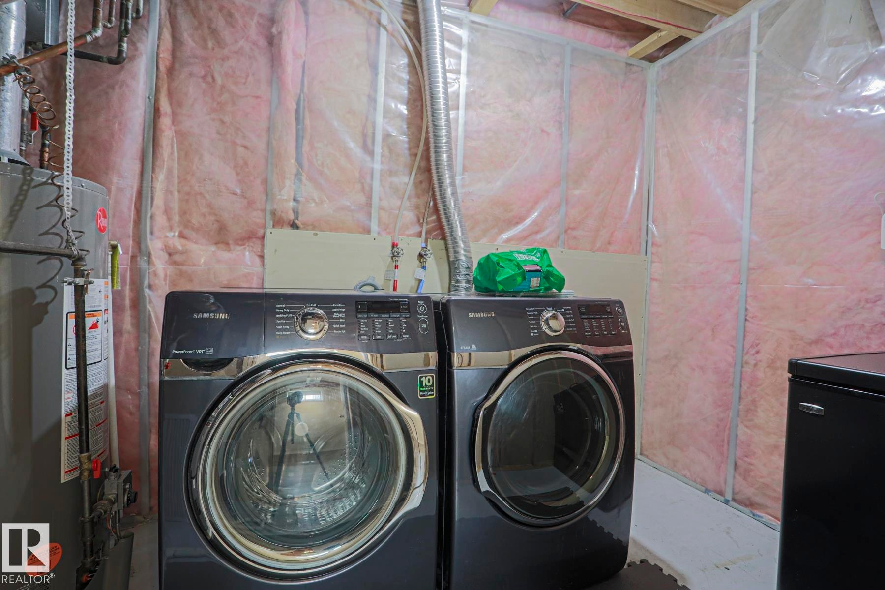 4 Landsdowne Drive, Spruce Grove, AB - Indoor Photo Showing Laundry Room