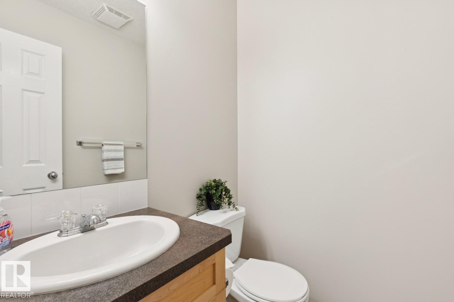 #22 230 Edwards Dr Sw, Edmonton, AB - Indoor Photo Showing Bathroom