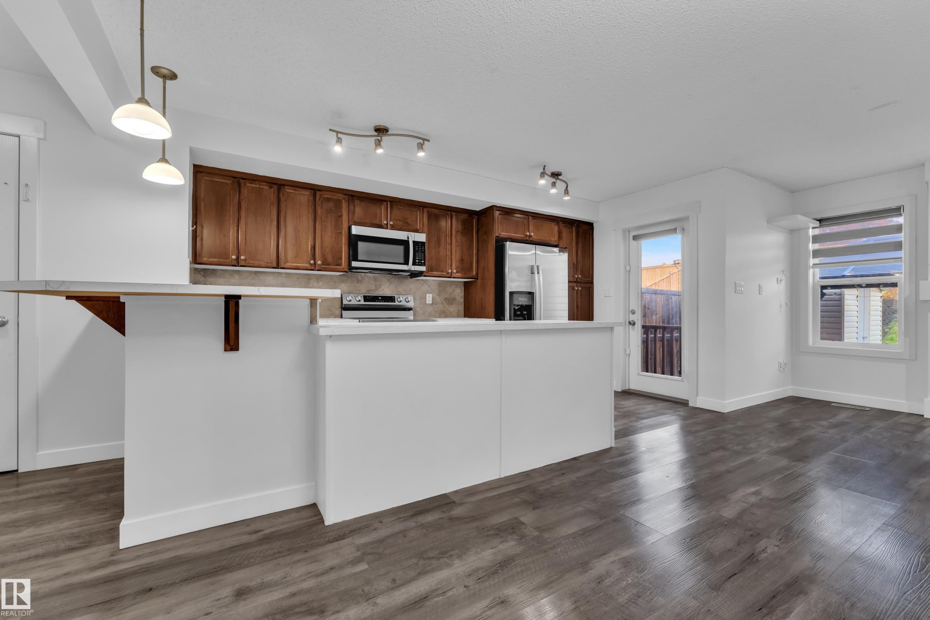 73 Hartwick Loop, Spruce Grove, AB - Indoor Photo Showing Kitchen