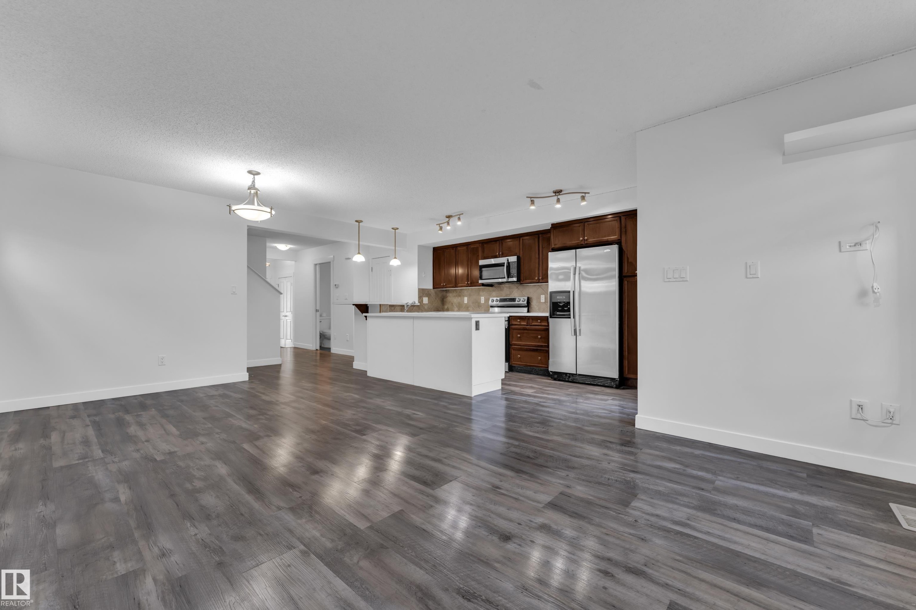 73 Hartwick Loop, Spruce Grove, AB - Indoor Photo Showing Kitchen