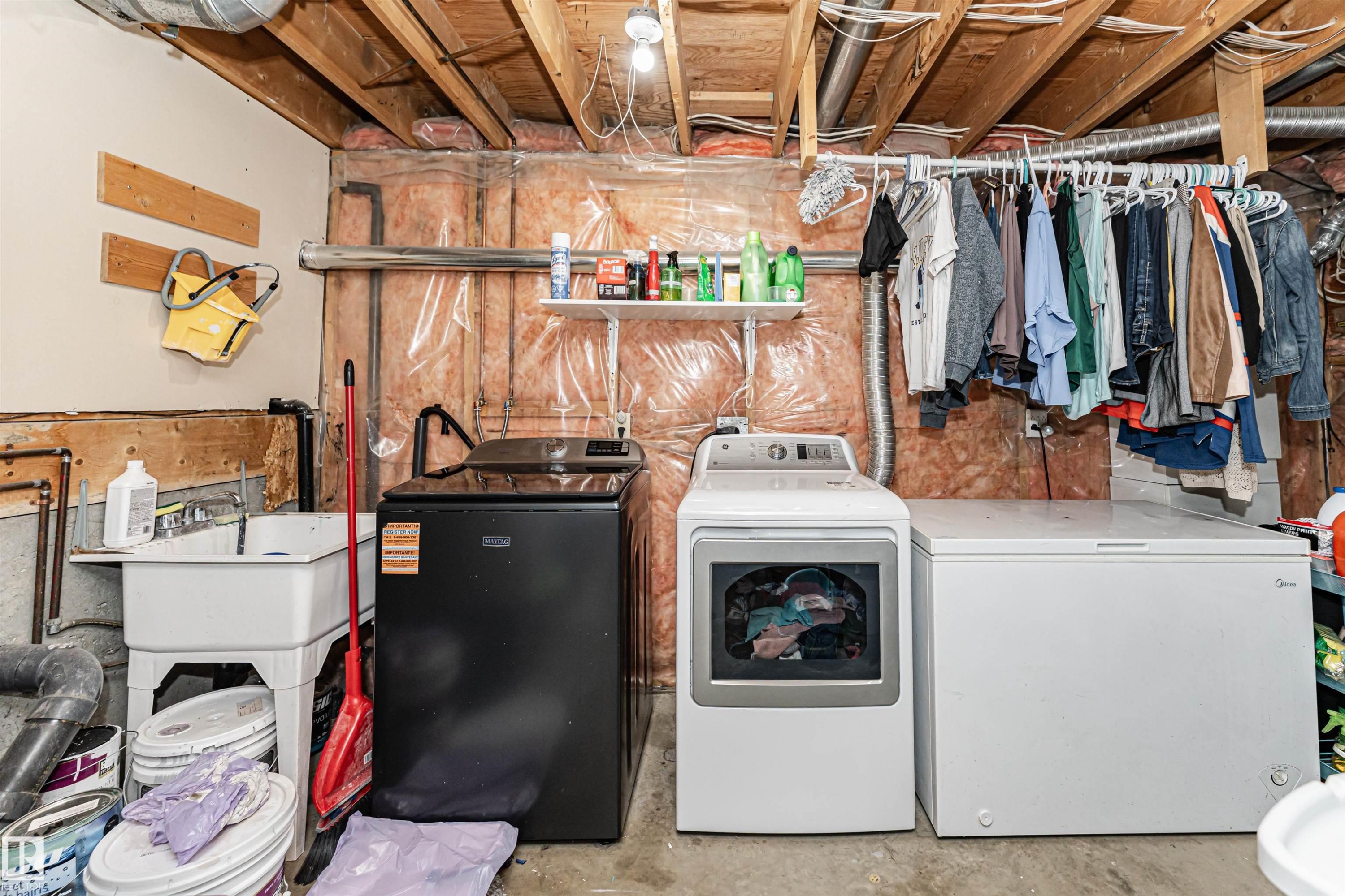 Laundry area featuring a utility sink, washer, and dryer - 4521 29 Avenue Nw, Edmonton, AB - Indoor Photo Showing Laundry Room
