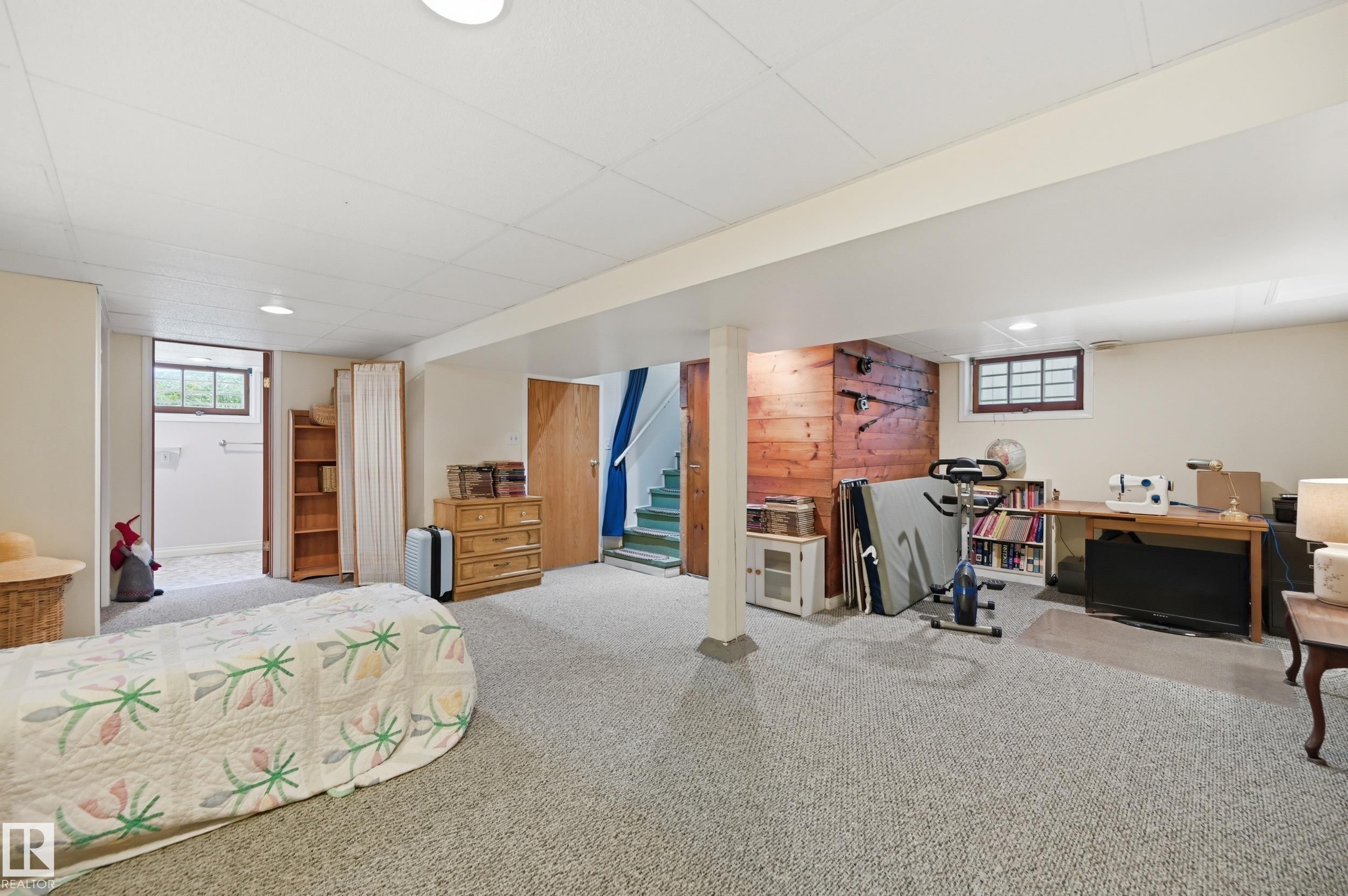 11518 101 Street Nw, Edmonton, AB - Indoor Photo Showing Bedroom