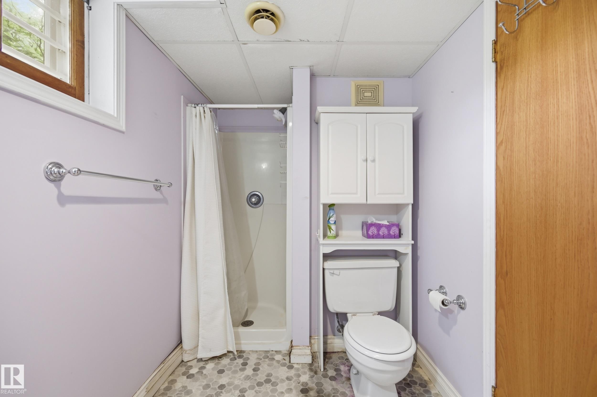 11518 101 Street Nw, Edmonton, AB - Indoor Photo Showing Bathroom