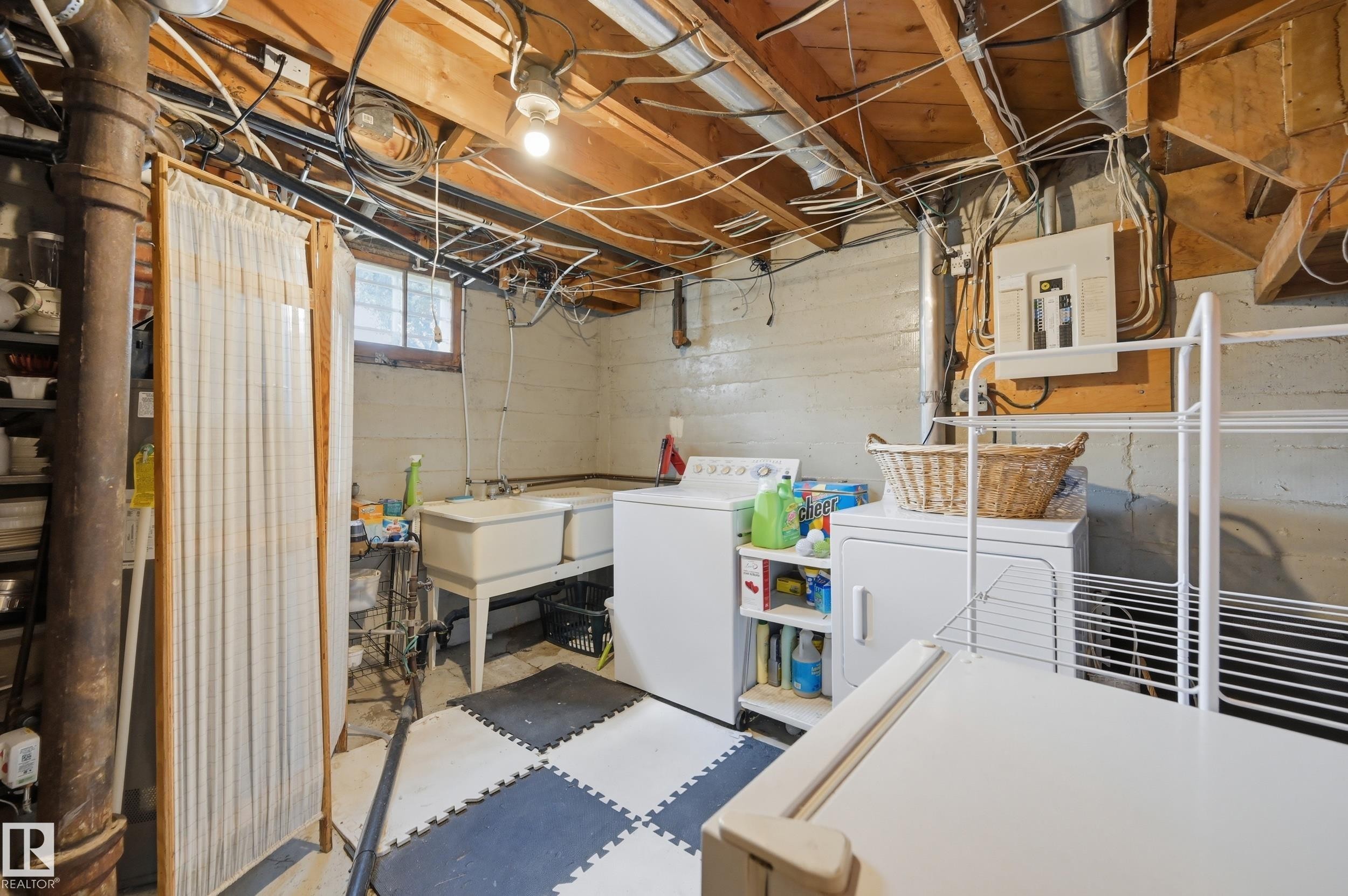 11518 101 Street Nw, Edmonton, AB - Indoor Photo Showing Basement