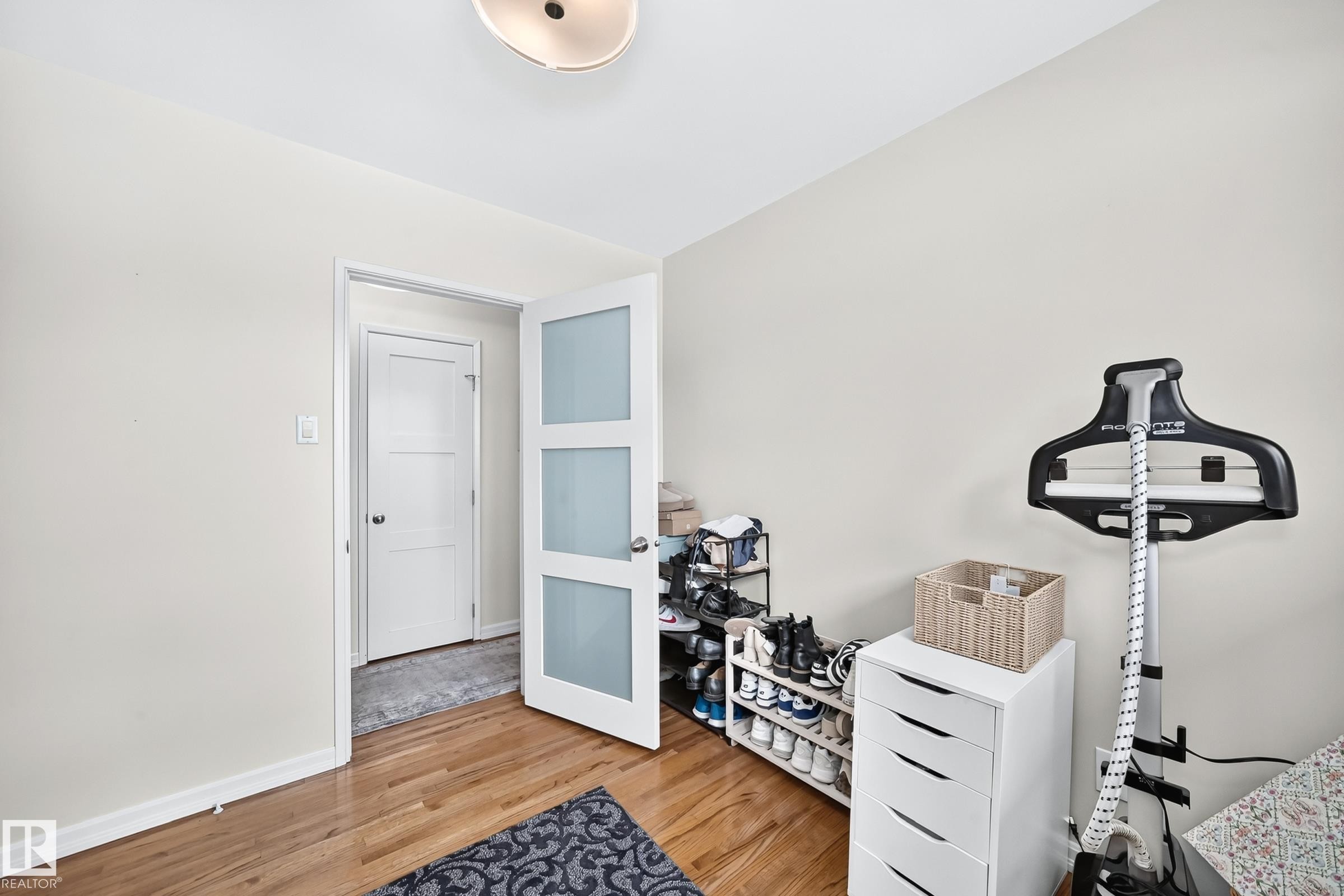 Hardwood-style flooring throughout - 16406 87A Avenue Nw, Edmonton, AB - Indoor