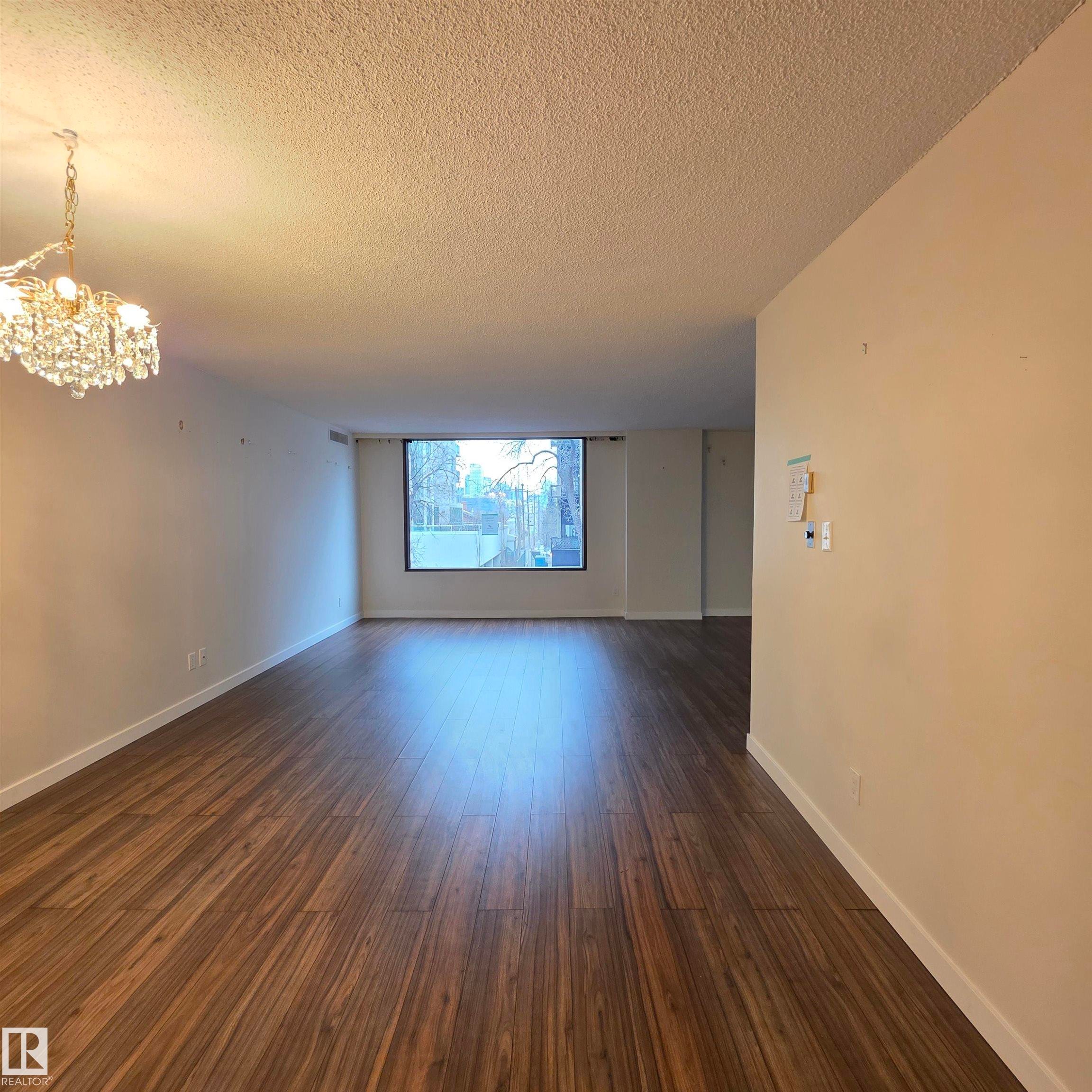 #2C 10050 118 St Nw, Edmonton, AB - Indoor Photo Showing Other Room