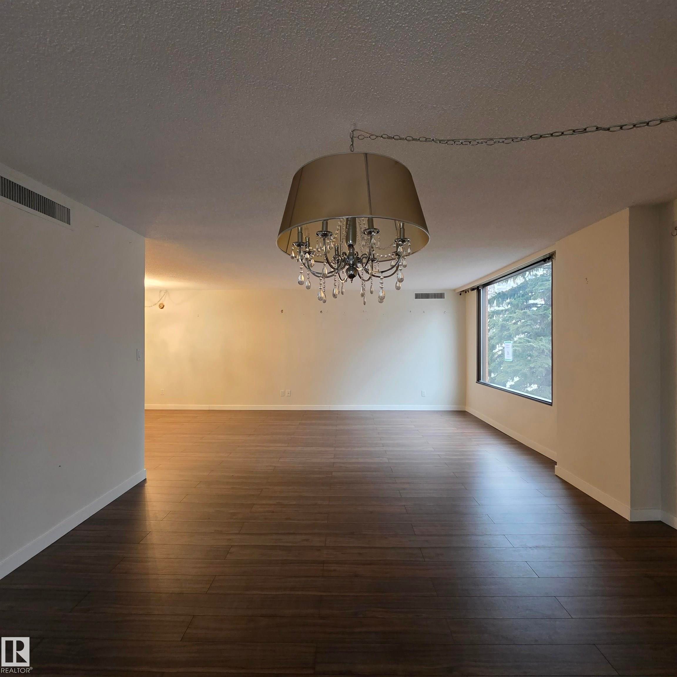 #2C 10050 118 St Nw, Edmonton, AB - Indoor Photo Showing Other Room