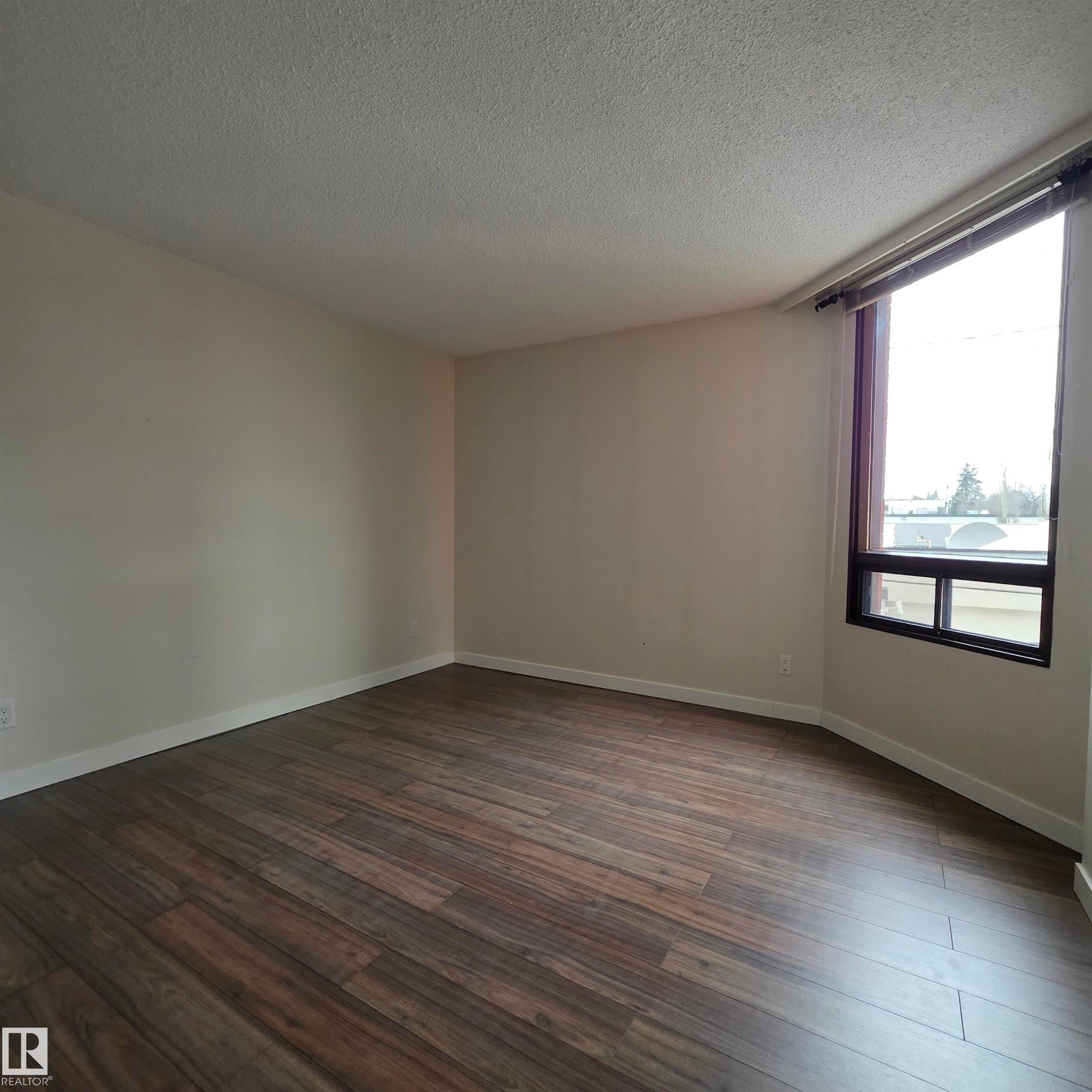 #2C 10050 118 St Nw, Edmonton, AB - Indoor Photo Showing Other Room