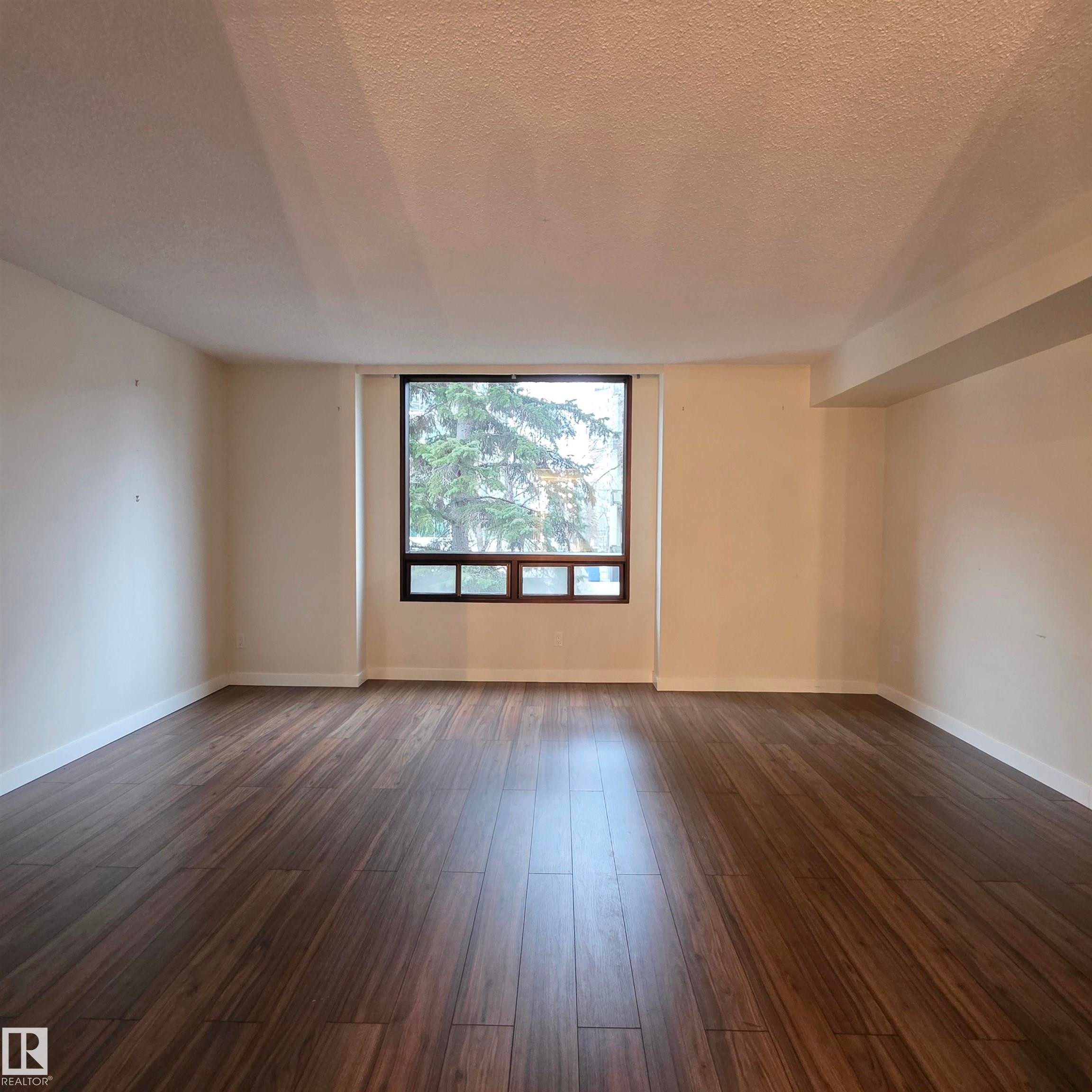 #2C 10050 118 St Nw, Edmonton, AB - Indoor Photo Showing Other Room