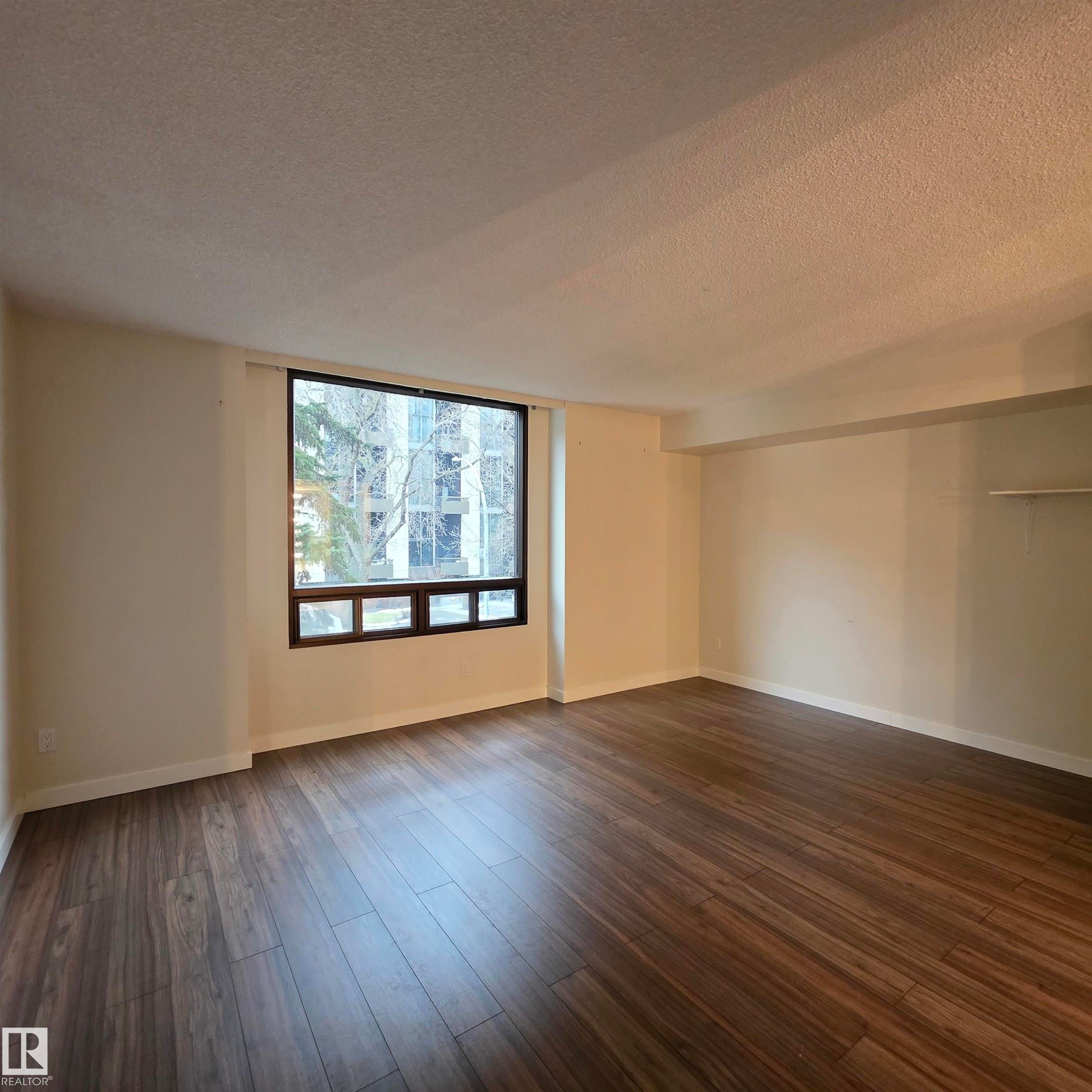 #2C 10050 118 St Nw, Edmonton, AB - Indoor Photo Showing Other Room