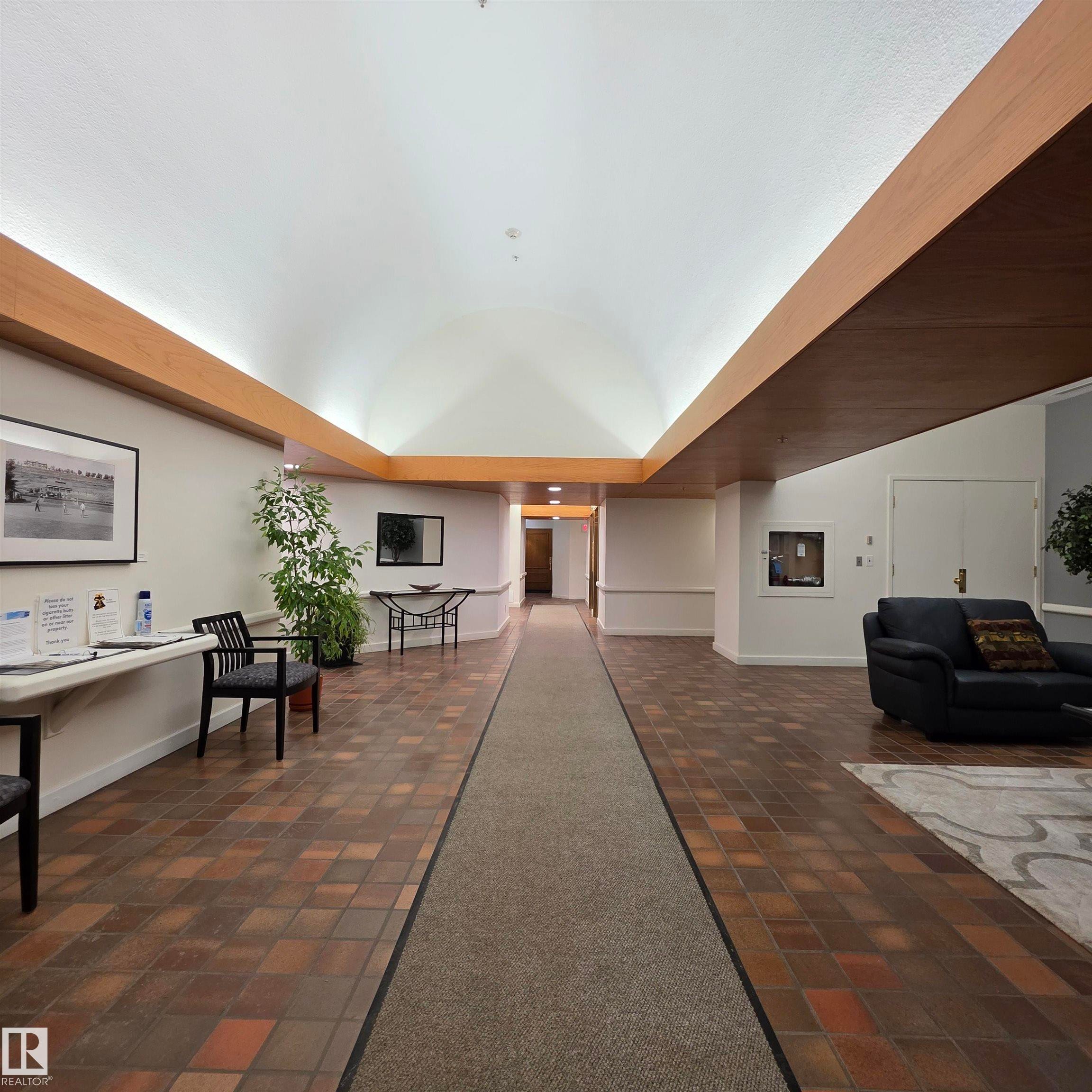 #2C 10050 118 St Nw, Edmonton, AB - Indoor Photo Showing Other Room