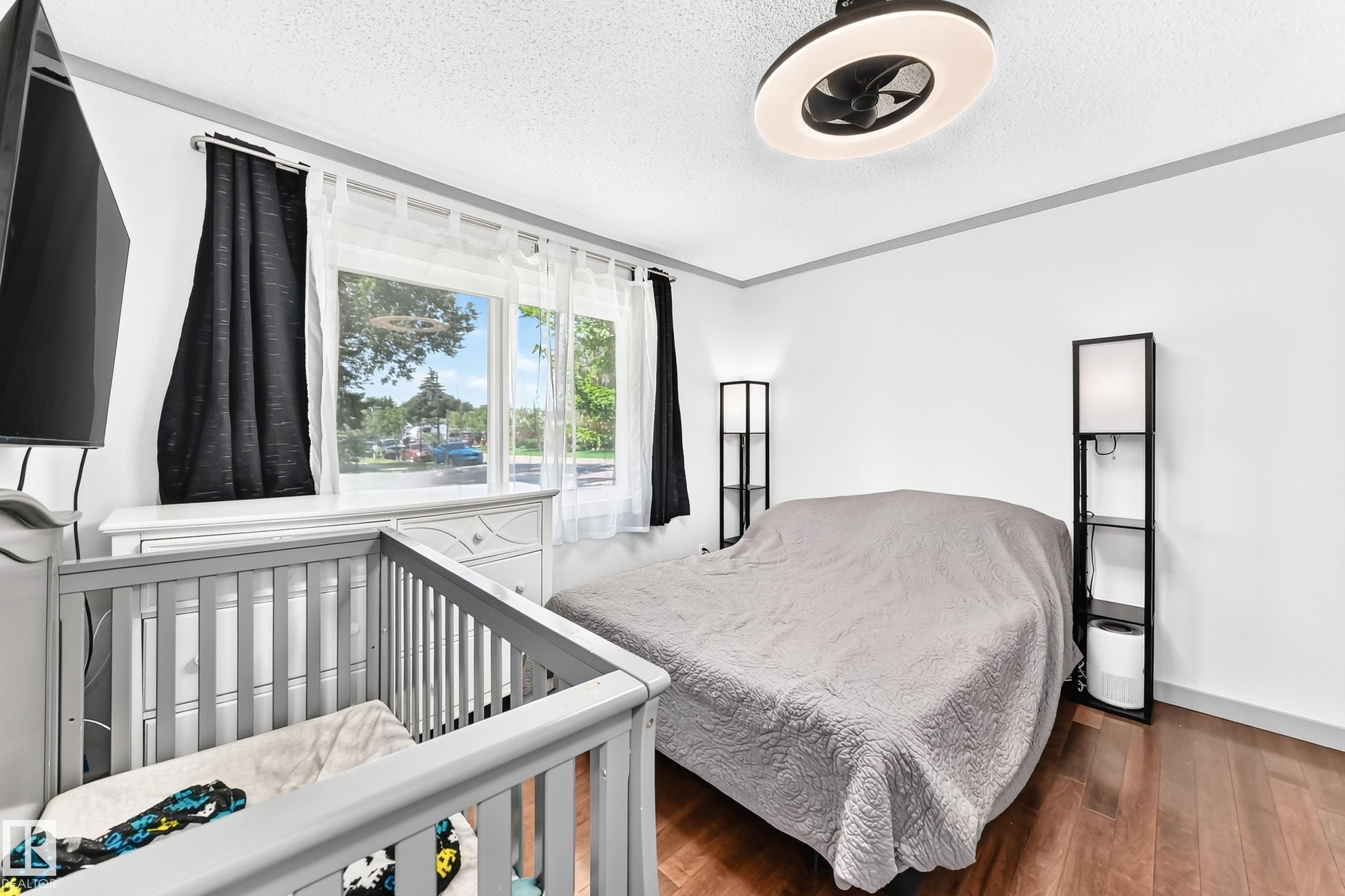 12253 94 Street Nw, Edmonton, AB - Indoor Photo Showing Bedroom