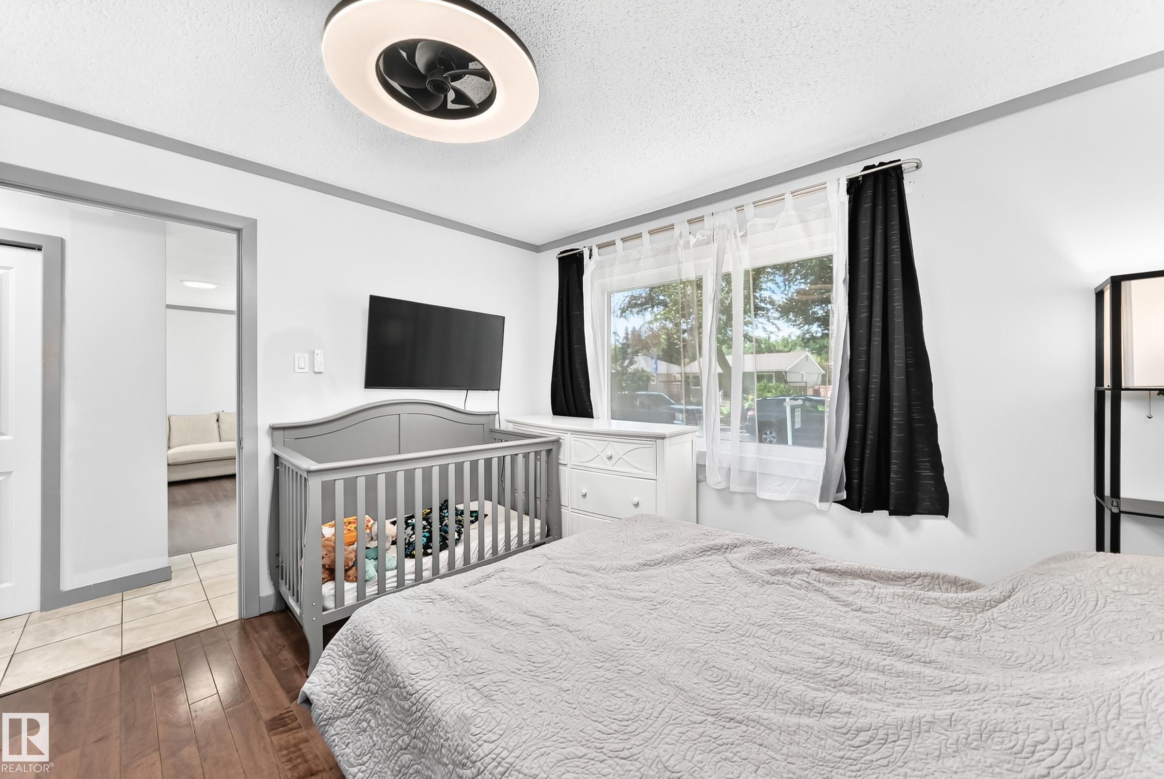 12253 94 Street Nw, Edmonton, AB - Indoor Photo Showing Bedroom