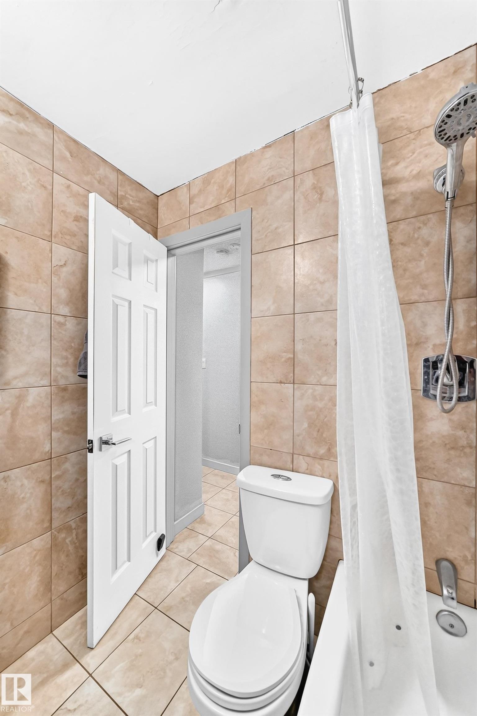 12253 94 Street Nw, Edmonton, AB - Indoor Photo Showing Bathroom
