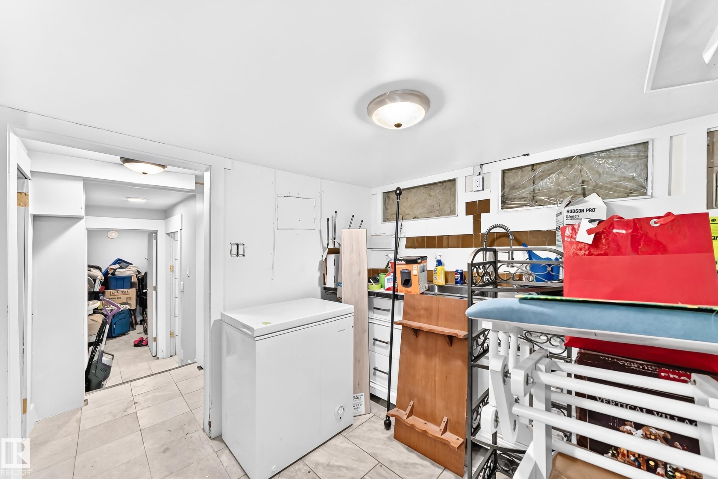 12253 94 Street Nw, Edmonton, AB - Indoor Photo Showing Laundry Room