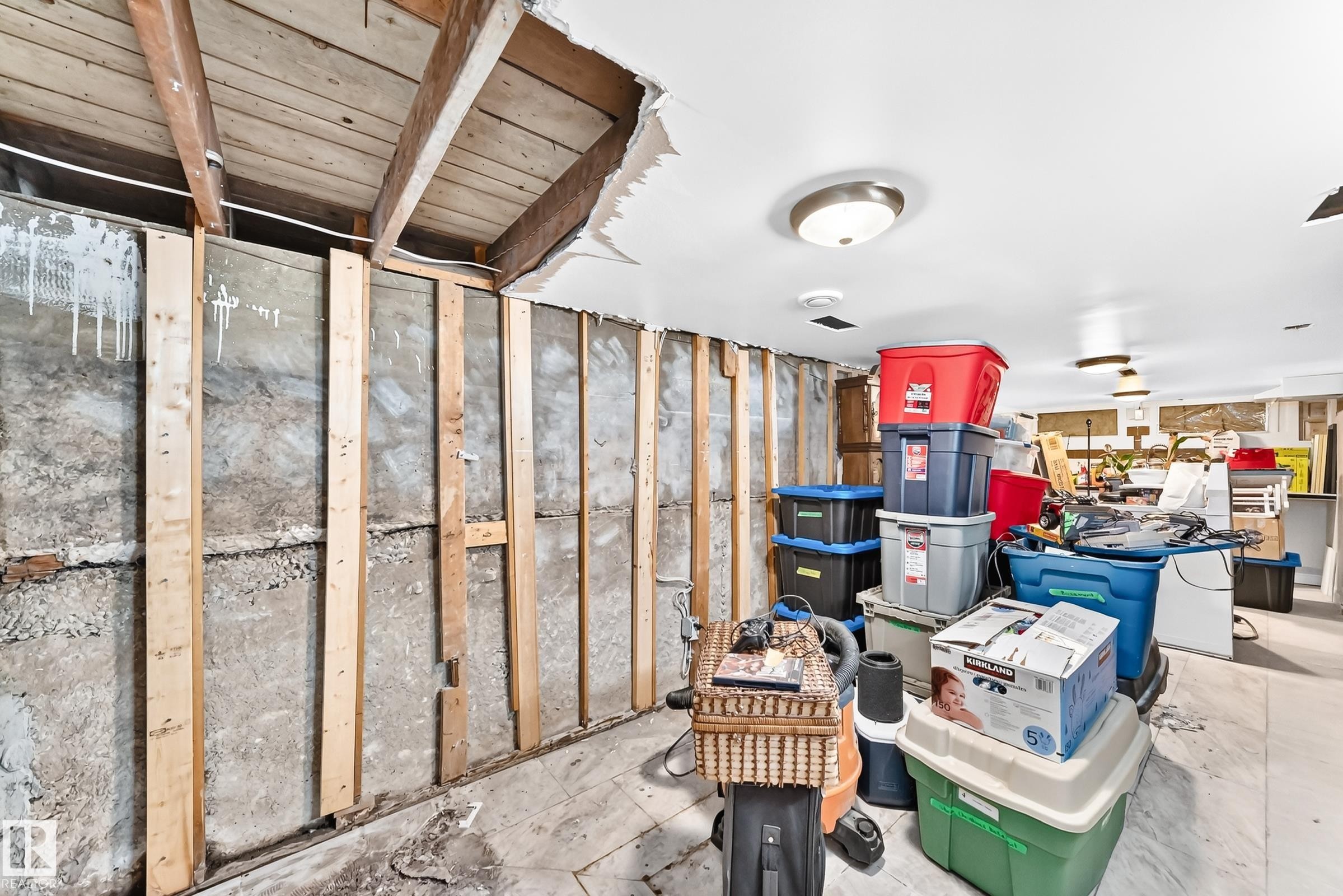 12253 94 Street Nw, Edmonton, AB - Indoor Photo Showing Other Room