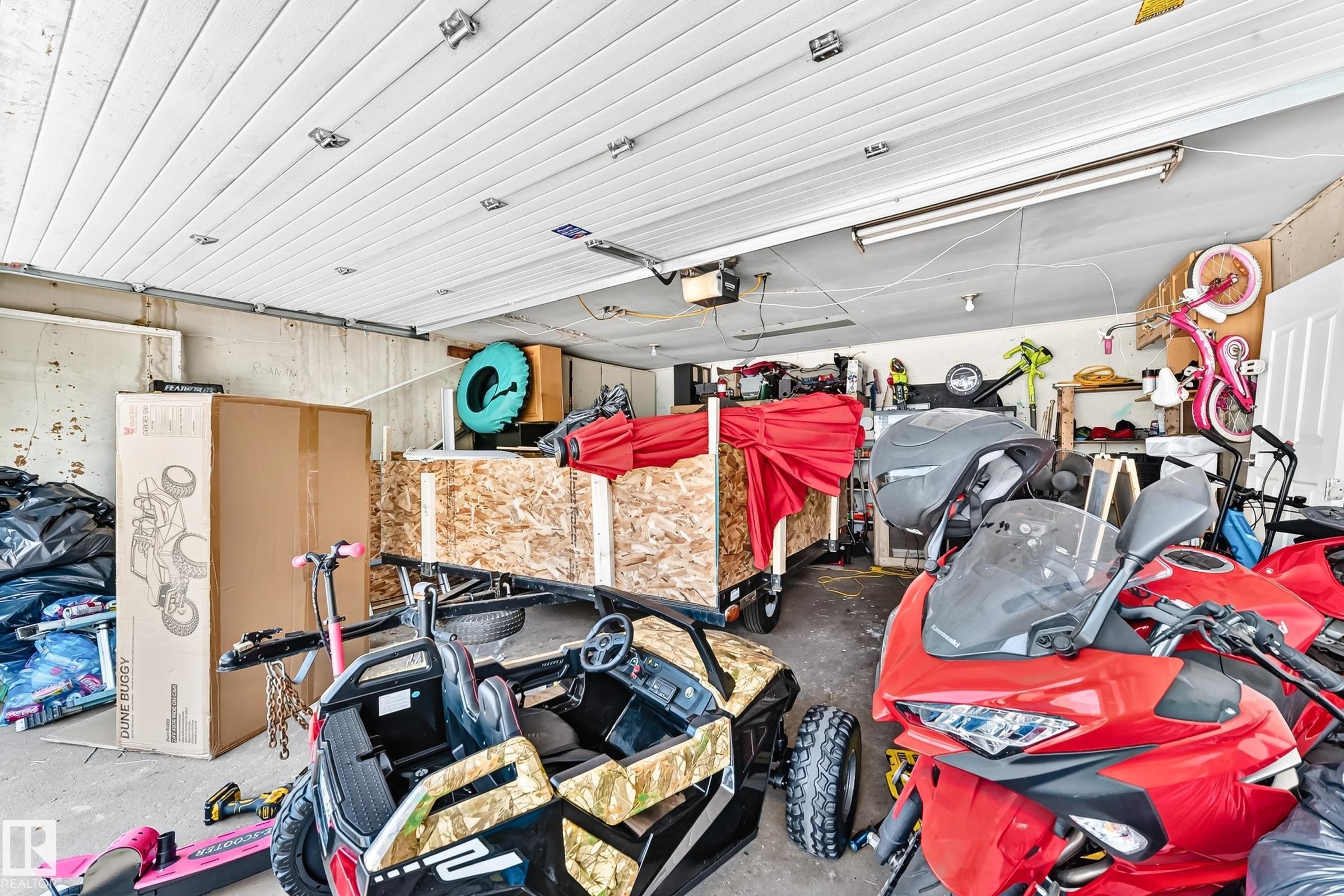 12253 94 Street Nw, Edmonton, AB - Indoor Photo Showing Garage