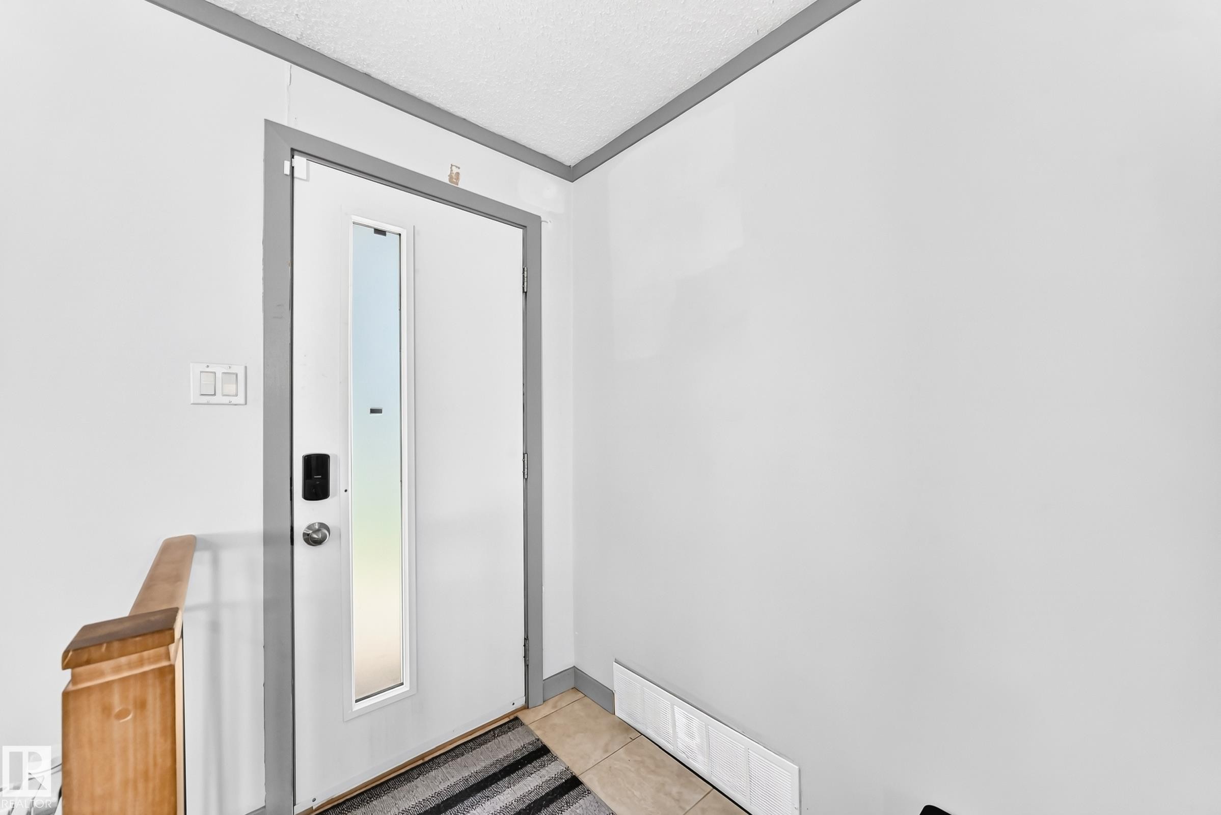 12253 94 Street Nw, Edmonton, AB - Indoor Photo Showing Other Room