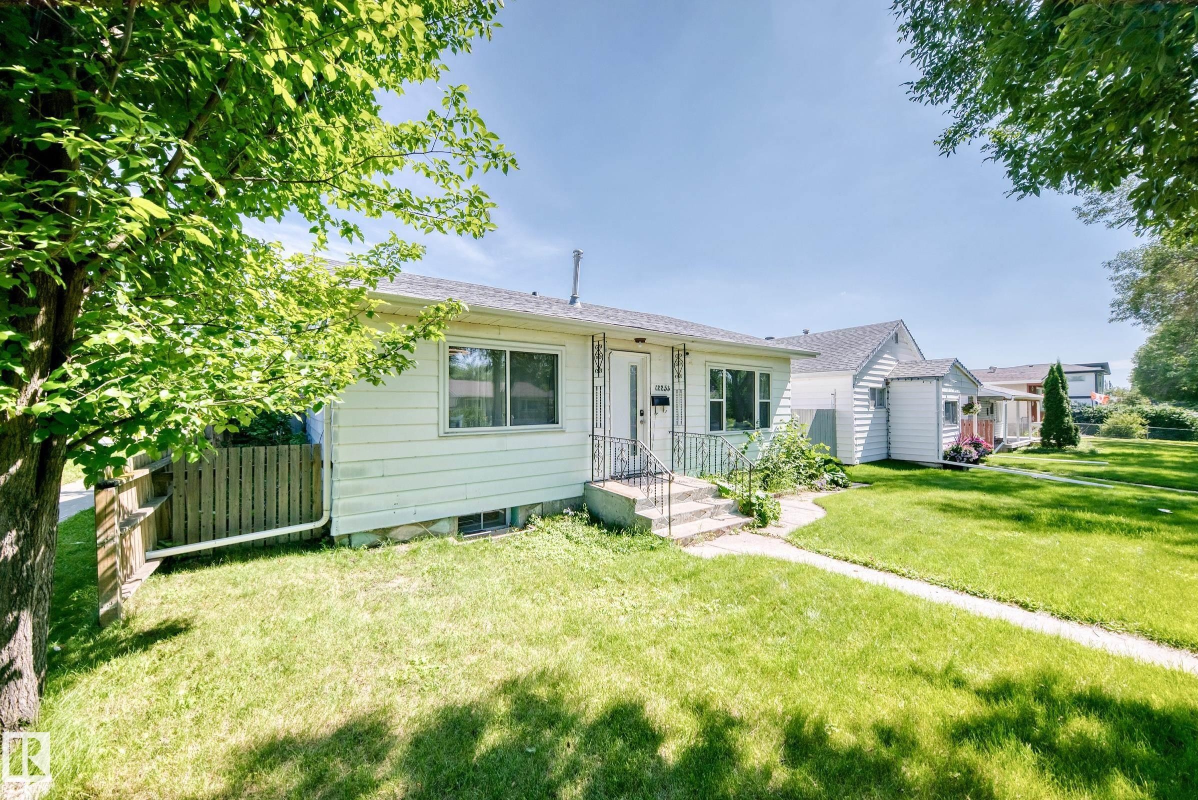 12253 94 Street Nw, Edmonton, AB - Outdoor
