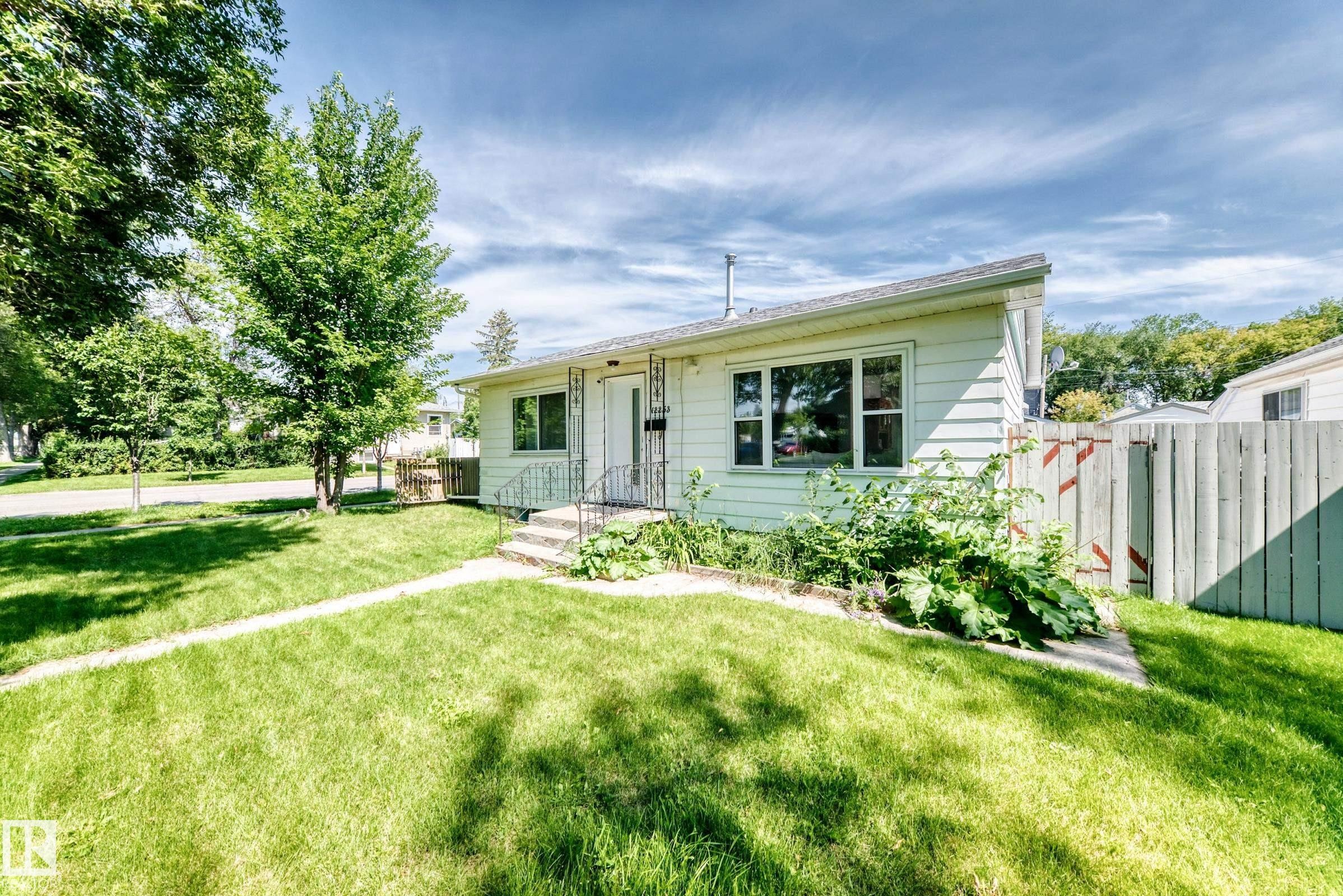 12253 94 Street Nw, Edmonton, AB - Outdoor