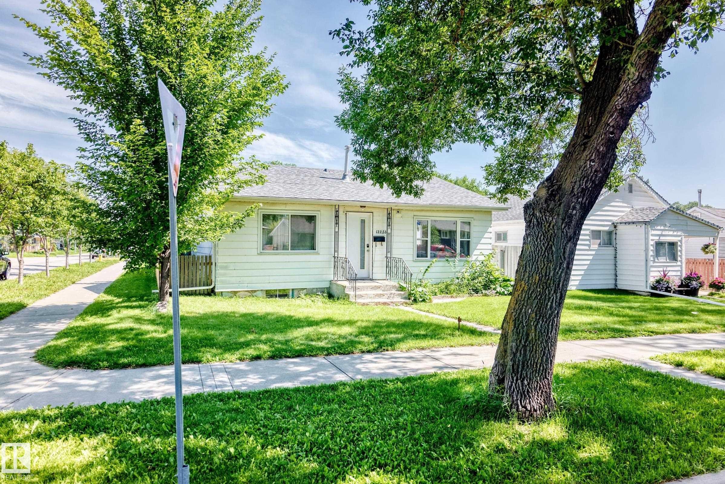 12253 94 Street Nw, Edmonton, AB - Outdoor