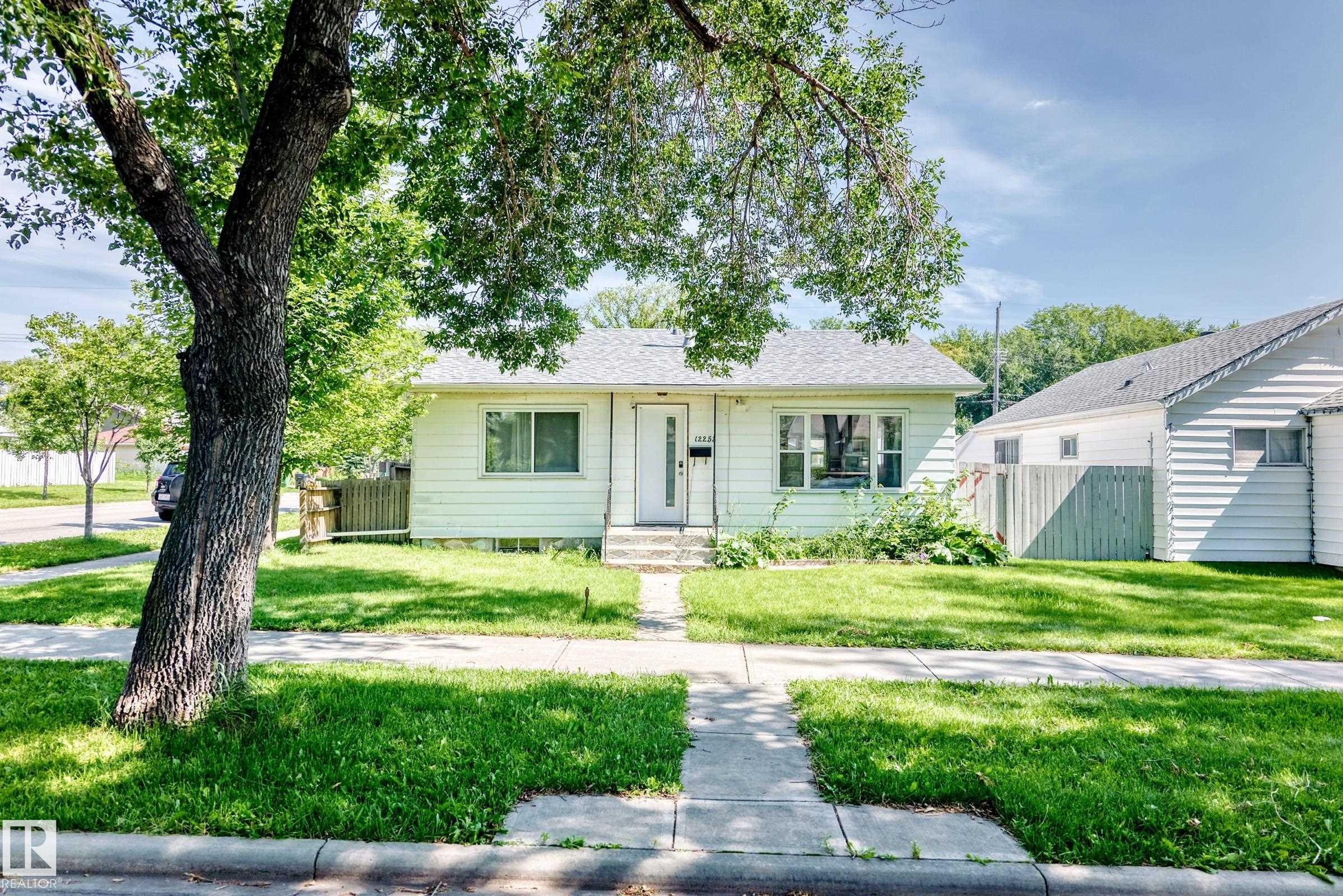 12253 94 Street Nw, Edmonton, AB - Outdoor