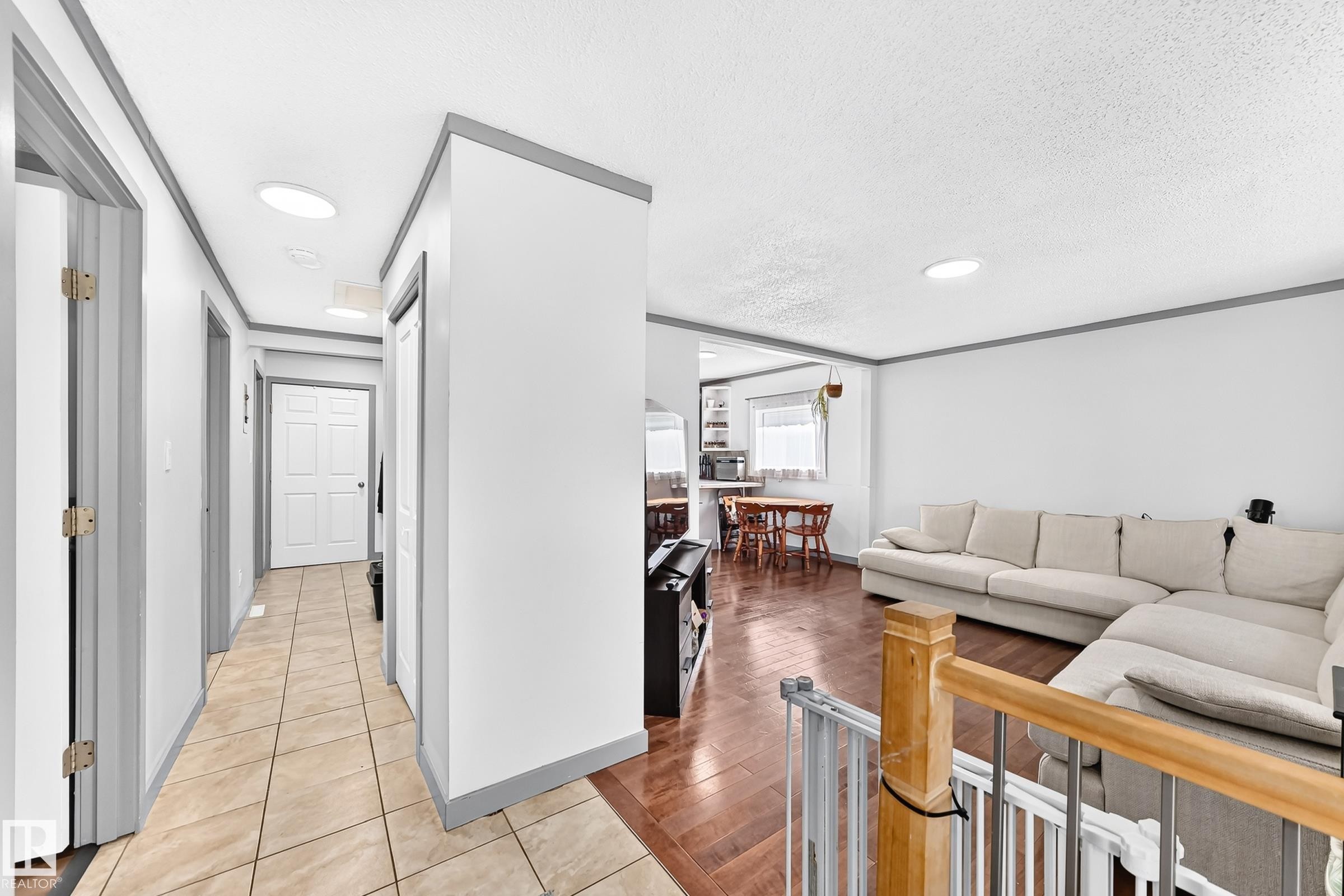 12253 94 Street Nw, Edmonton, AB - Indoor