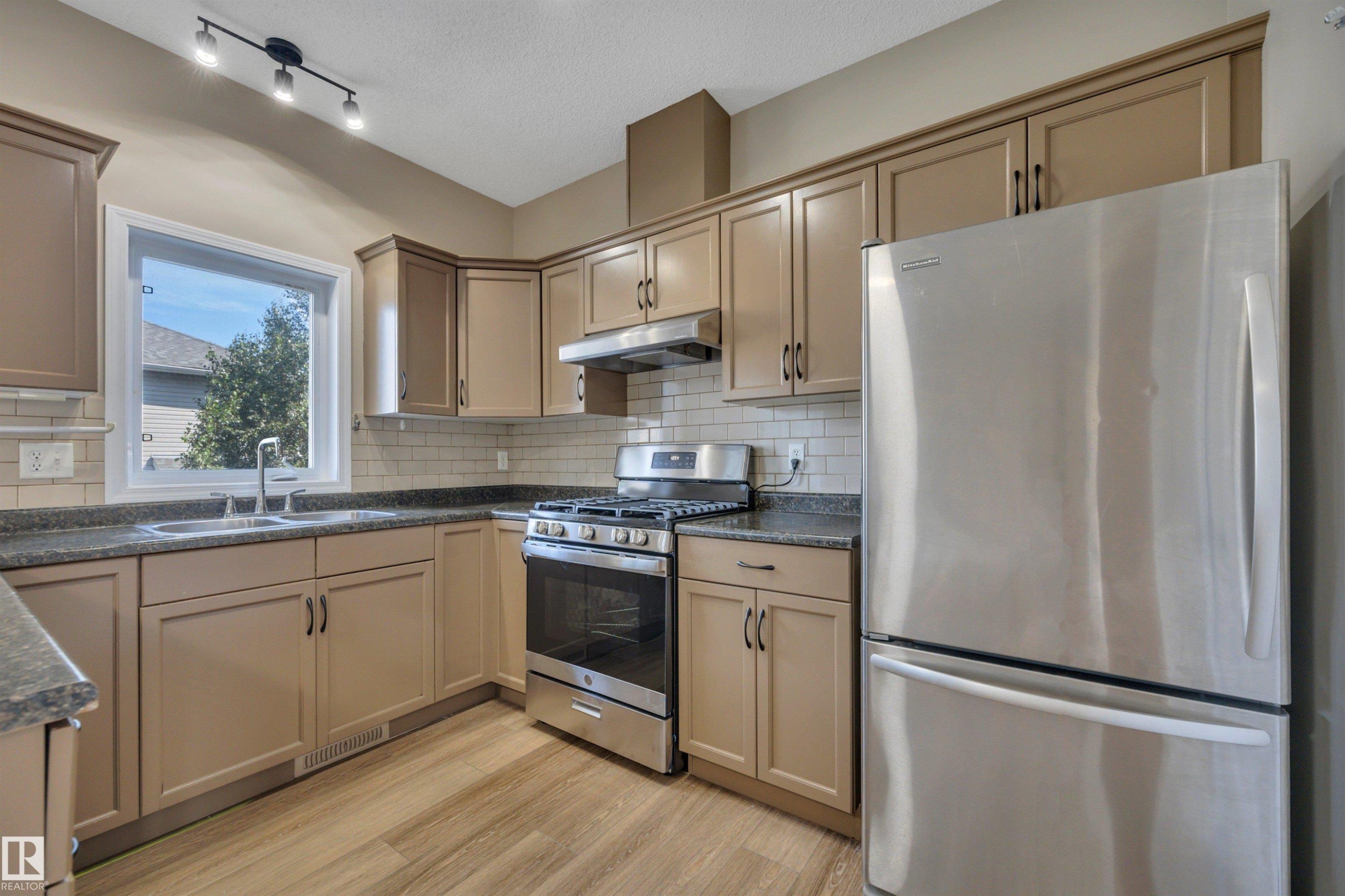#23 5102 30 Av, Beaumont, AB - Indoor Photo Showing Kitchen With Double Sink