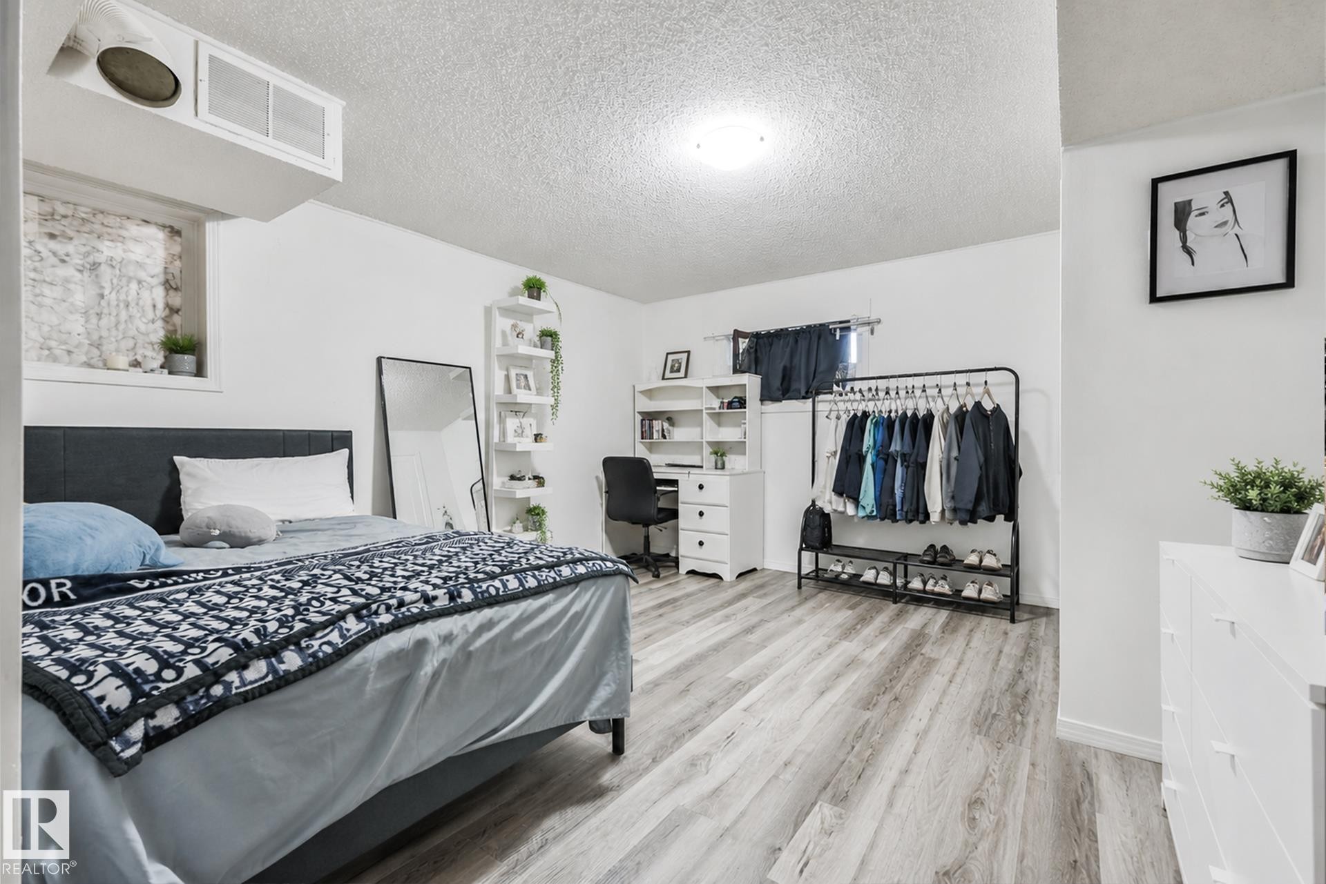 11404 127 Avenue Nw, Edmonton, AB - Indoor Photo Showing Bedroom