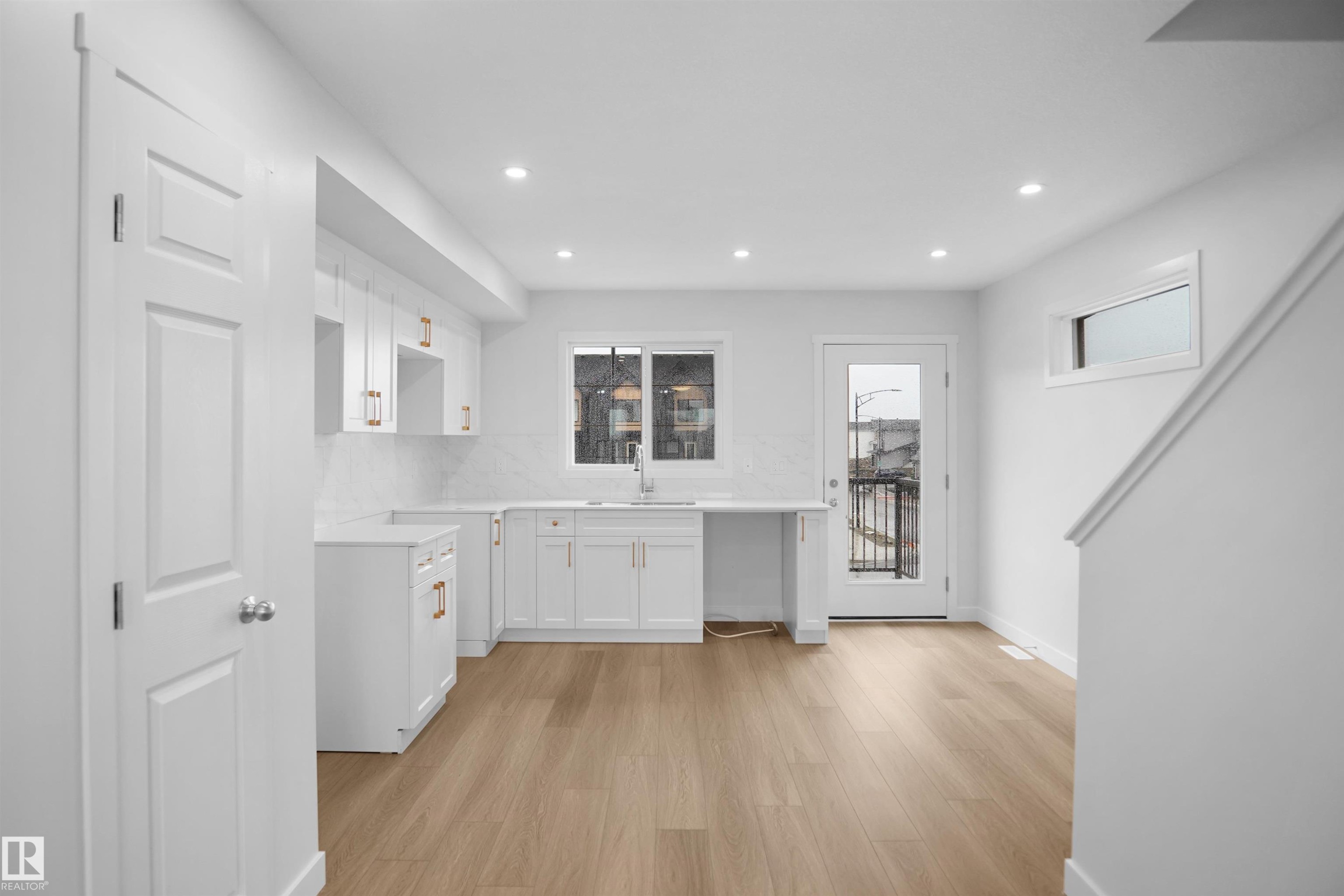 5139 River'S Edge Way Nw, Edmonton, AB - Indoor Photo Showing Kitchen