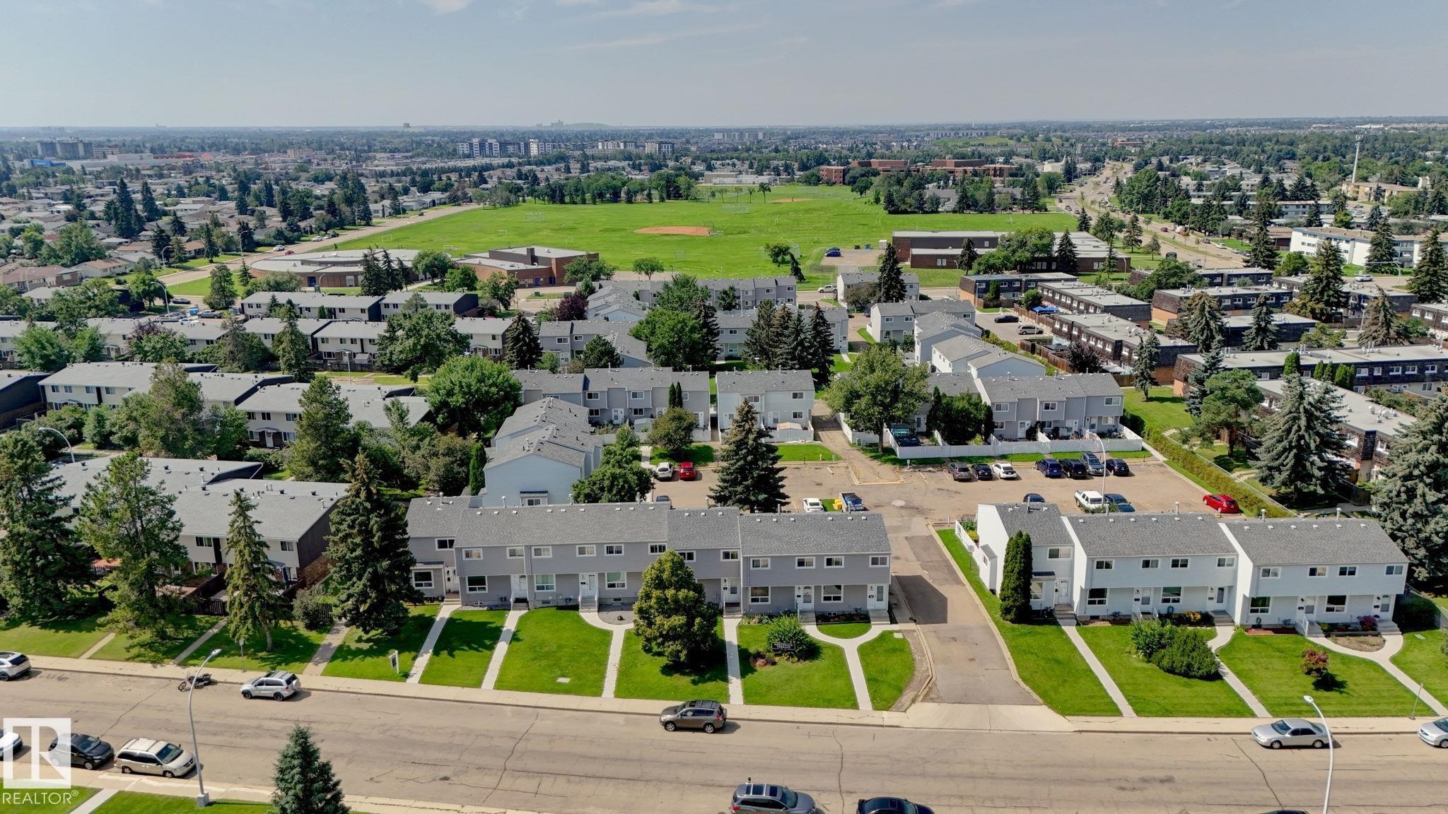 Townhome community featuring established trees and green spaces - 307 Northgate Terrace Nw, Edmonton, AB - Outdoor With View