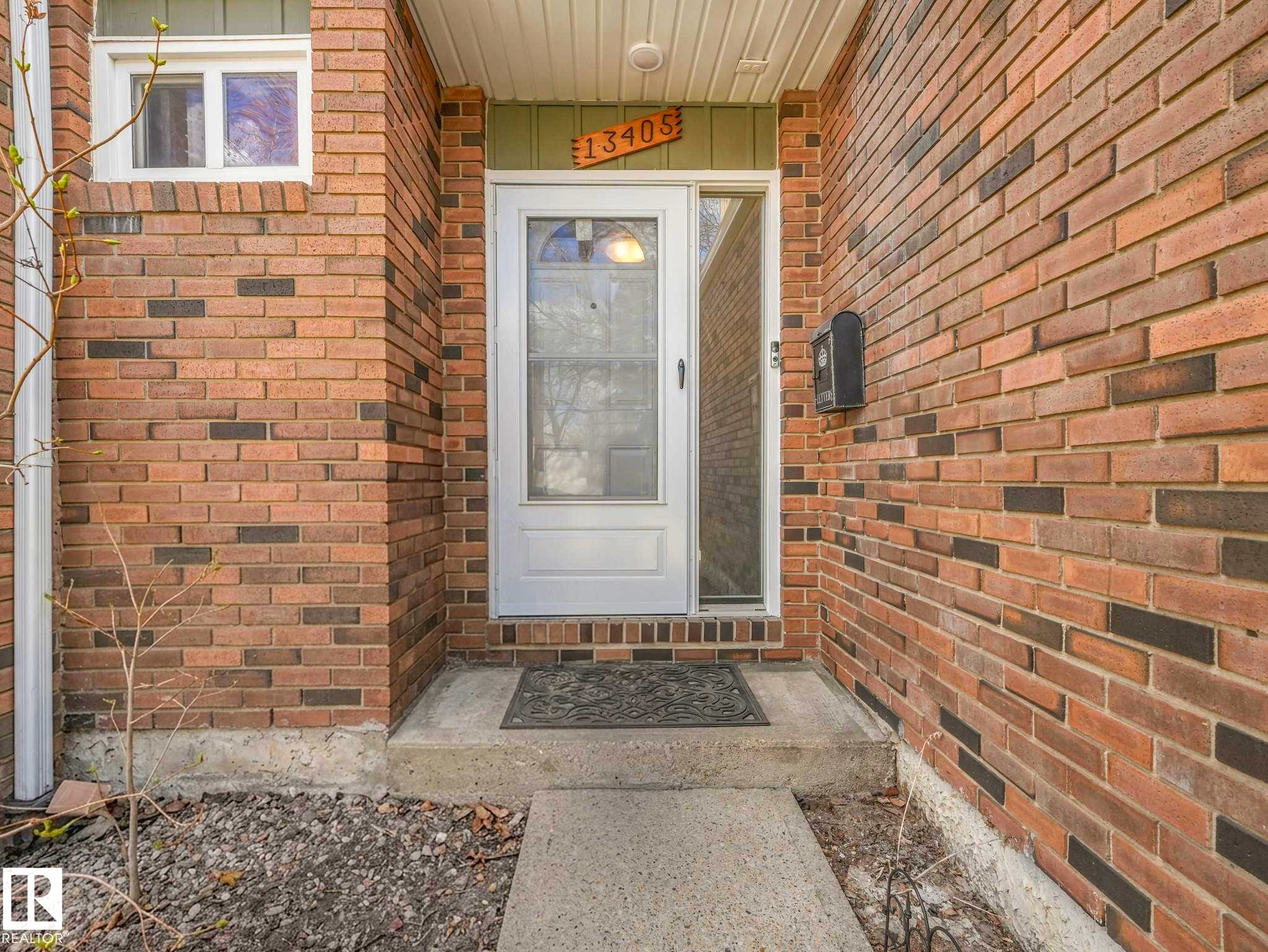 Image quality insufficient for description - 13405 40 St Nw, Edmonton, AB - Outdoor With Exterior