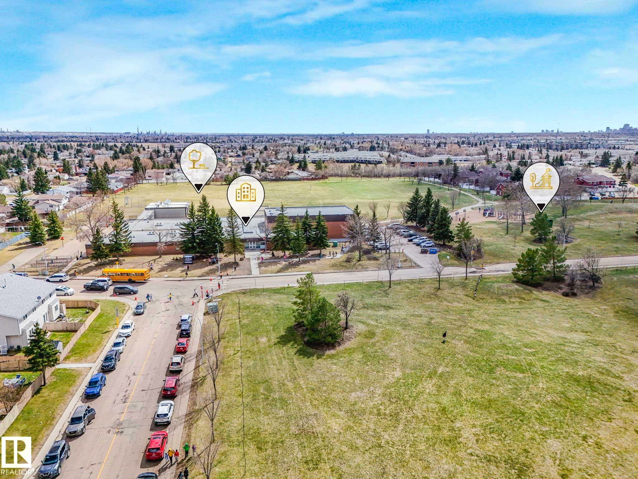 Aerial view showcasing expansive green spaces and established neighborhood architecture - 13405 40 St Nw, Edmonton, AB - Outdoor With View