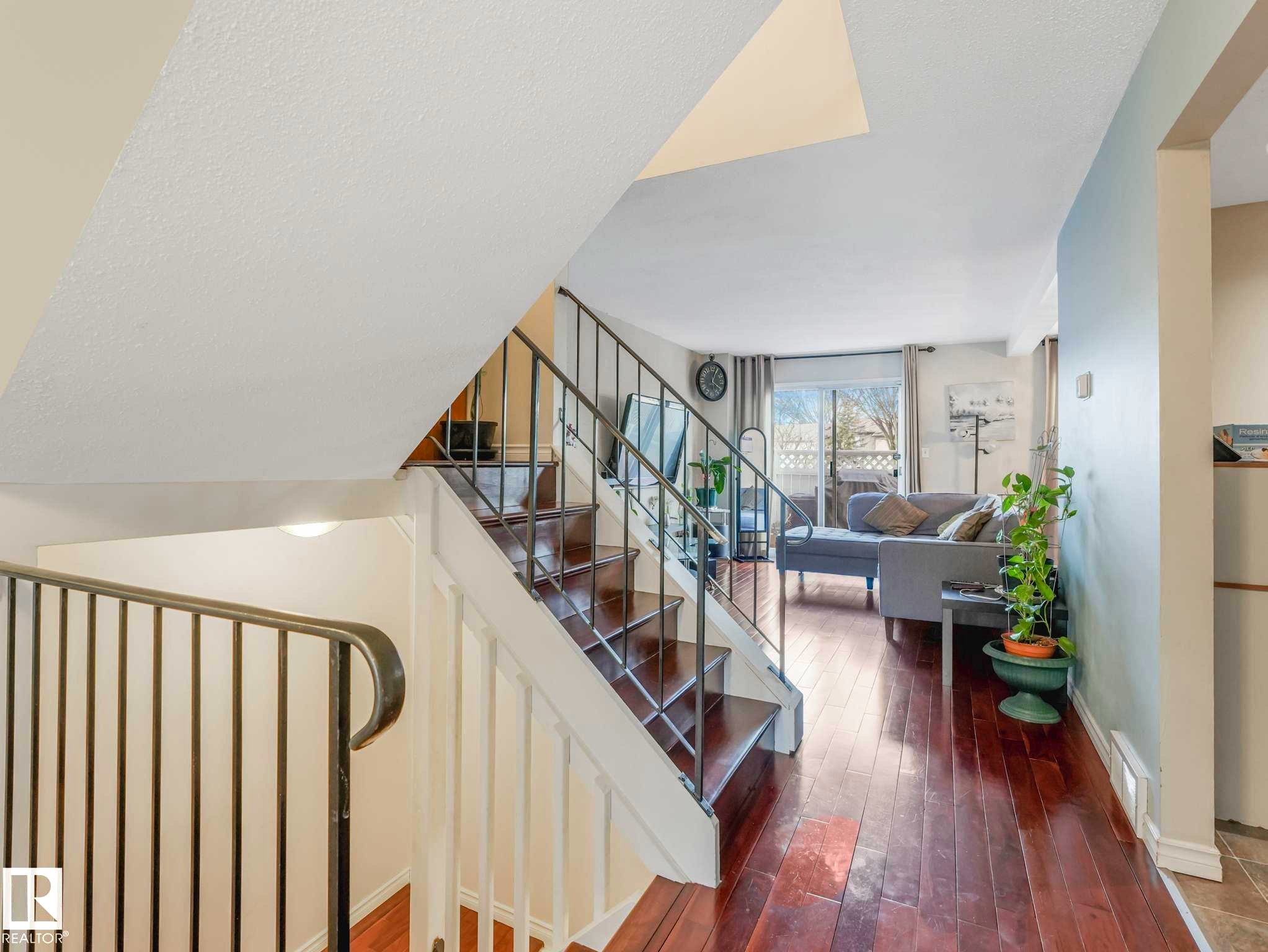 Image quality insufficient for description - 13405 40 St Nw, Edmonton, AB - Indoor Photo Showing Other Room