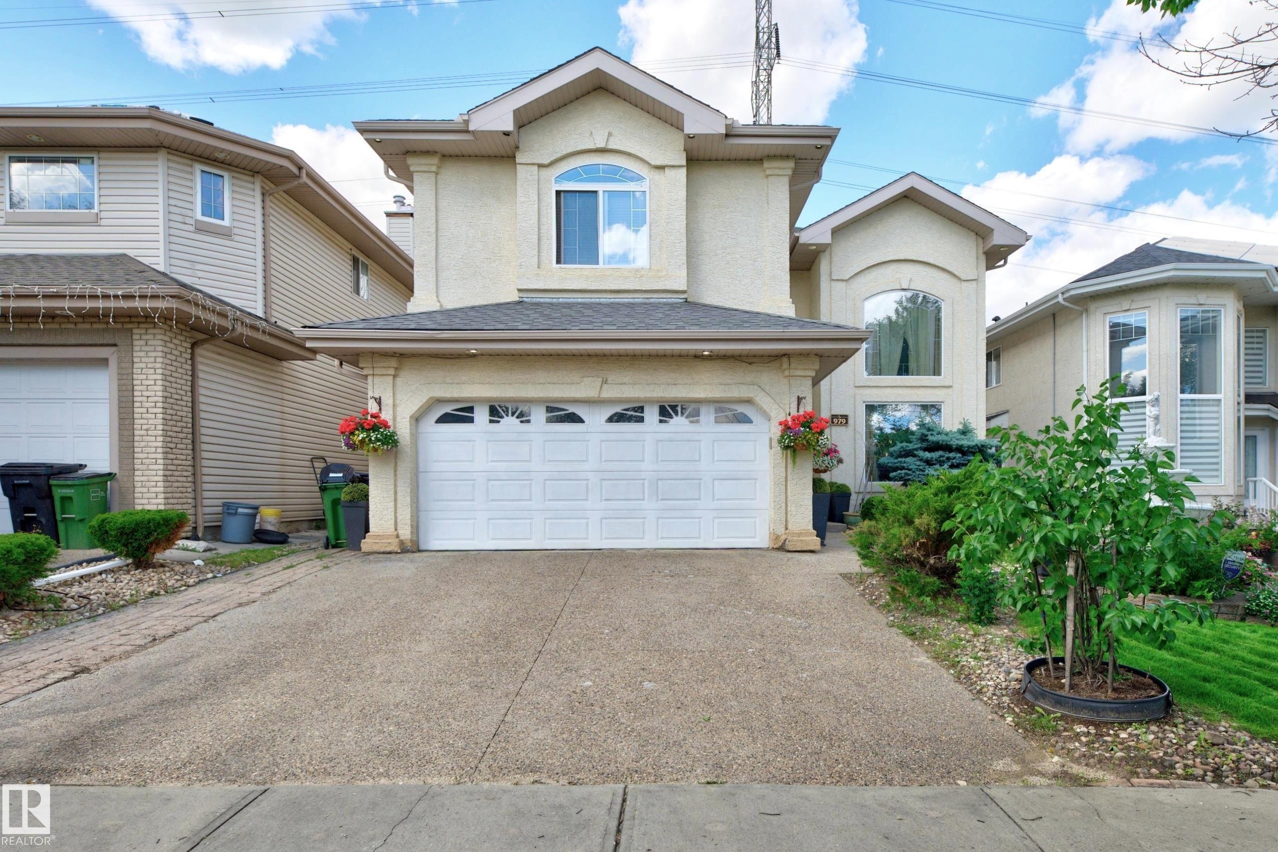 979 Hollingsworth Bend Nw, Edmonton, AB - Outdoor With Facade