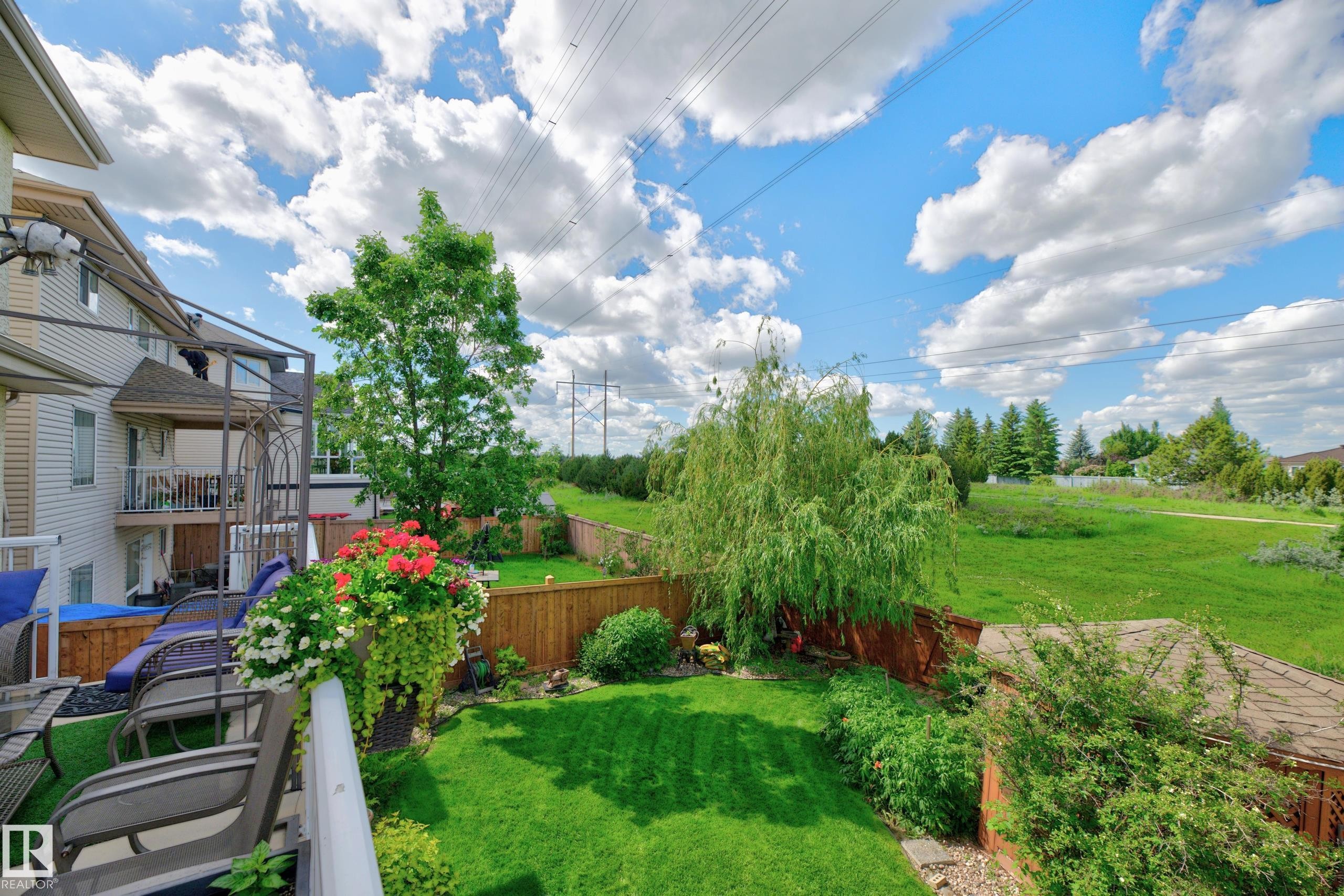 979 Hollingsworth Bend Nw, Edmonton, AB - Outdoor
