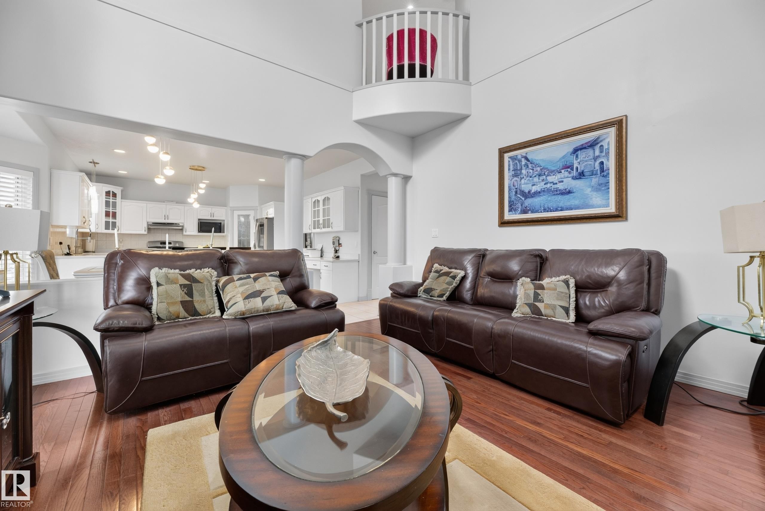 979 Hollingsworth Bend Nw, Edmonton, AB - Indoor Photo Showing Living Room